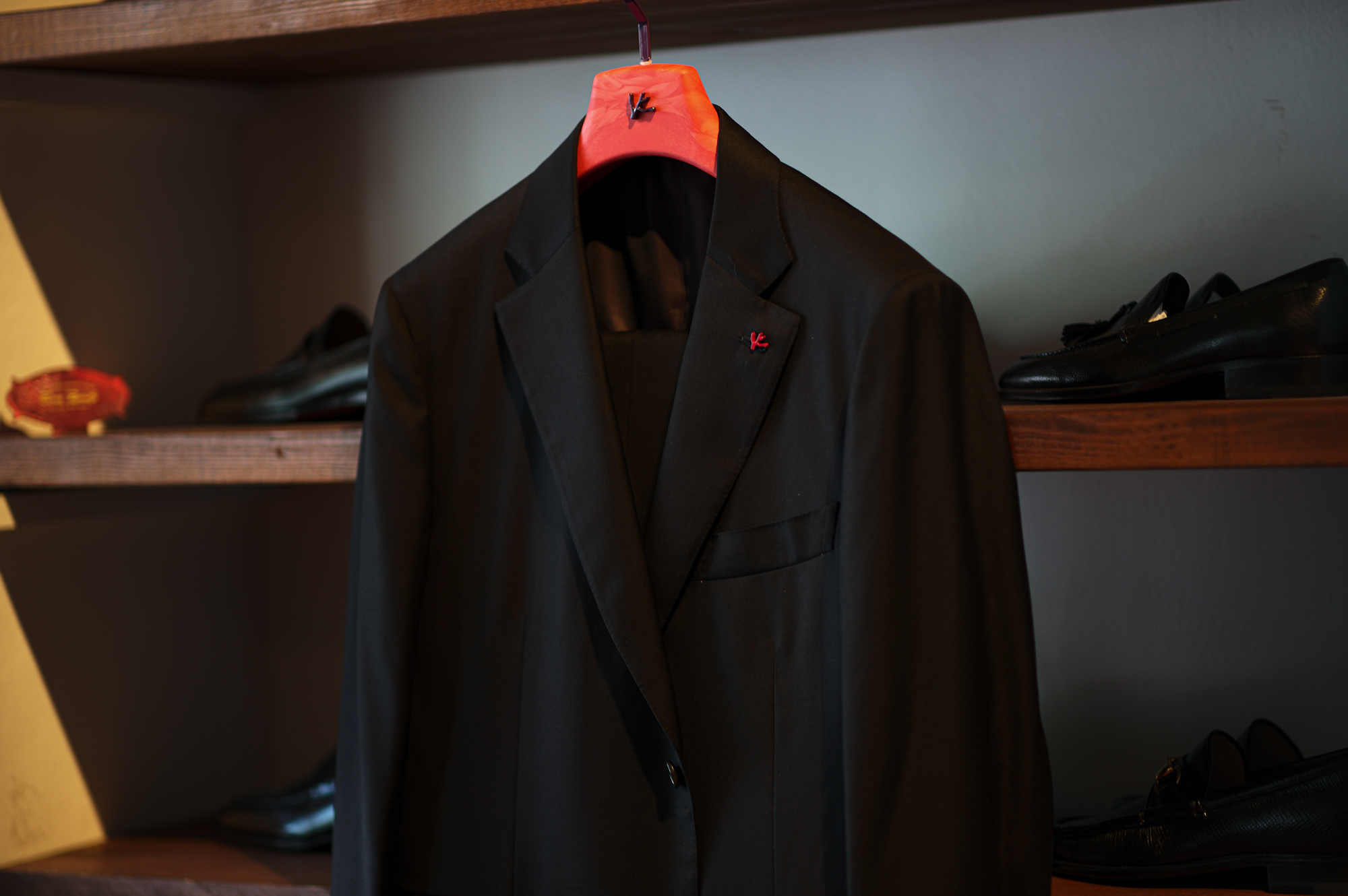 ISAIA "MADE TO MEASURE" CAPRI "WOOL" BLACK 2023 イザイア オーダー会 カプリ スーツ オーダースーツ セットアップ フルブラック 3シーズン対応 鬼黒 愛知 名古屋　Alto e Diritto altoediritto アルトエデリット