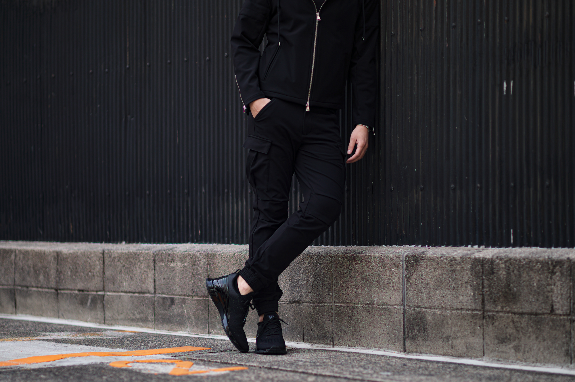 Volturno (ヴォルトゥルノ) Brushed Back Slim Fit Easy Cargo Rib Pants ブラッシュバック スリムフィット イージー カーゴ リブ パンツ BLACK (ブラック) 2023秋冬 【ご予約受付中】愛知 名古屋 Alto e Diritto altoediritto アルトエデリット カーゴパンツ