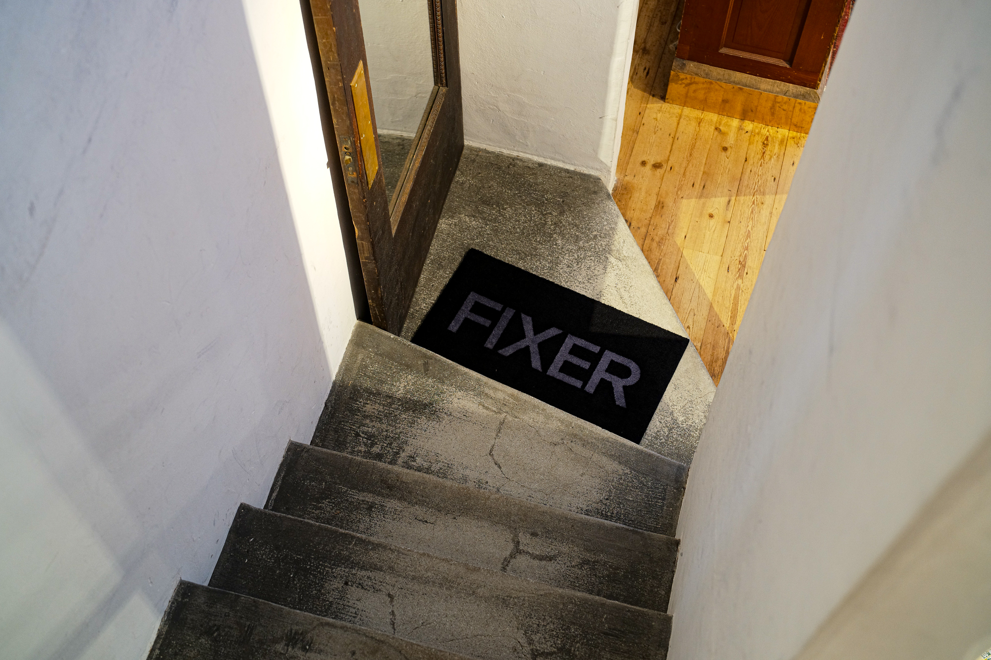 FIXER (フィクサー) FMT-01 LOGO MAT ロゴマット BLACK × GRAY (ブラック×グレー) フィクサー ロゴマット 愛知 名古屋 Alto e Diritto altoediritto ラグマット RUG