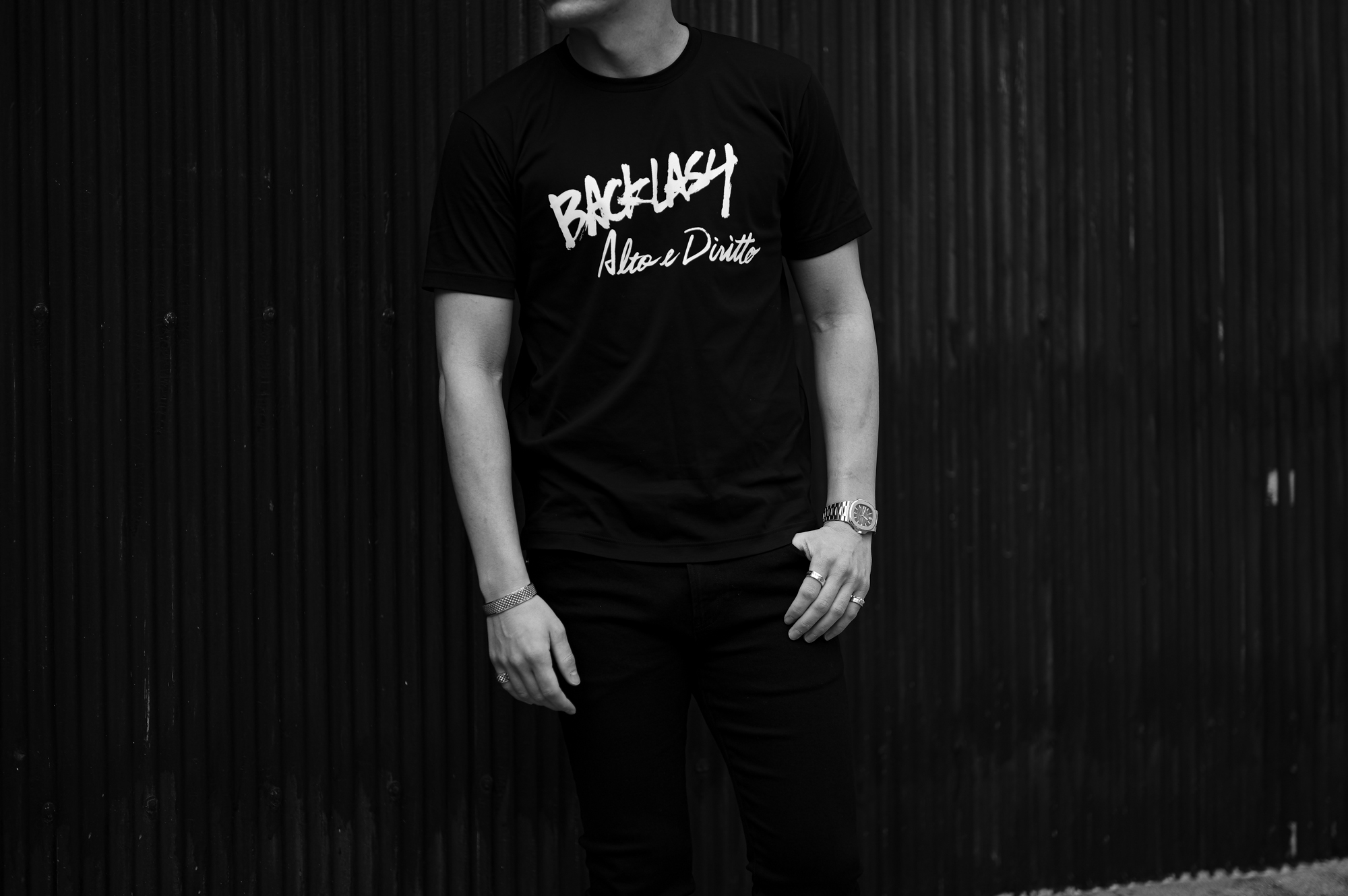 ISAMU KATAYAMA BACKLASH × Alto e Diritto (イサムカタヤマ バックラッシュ × アルト エ デリット) Crew Neck T-shirt ロゴプリントTシャツ BLACK (ブラック) MADE IN JAPAN (日本製) 2023 alto e diritto altoediritto アルトエデリット 愛知 名古屋