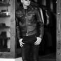 TOM FORD (トムフォード) GLOSSY GRAIN BIKER BLOUSON (グロッシー グレイン バイカー ブルゾン) カーフレザー シングル ライダース ジャケット BLACK (ブラック) Made in italy (イタリア製)のイメージ