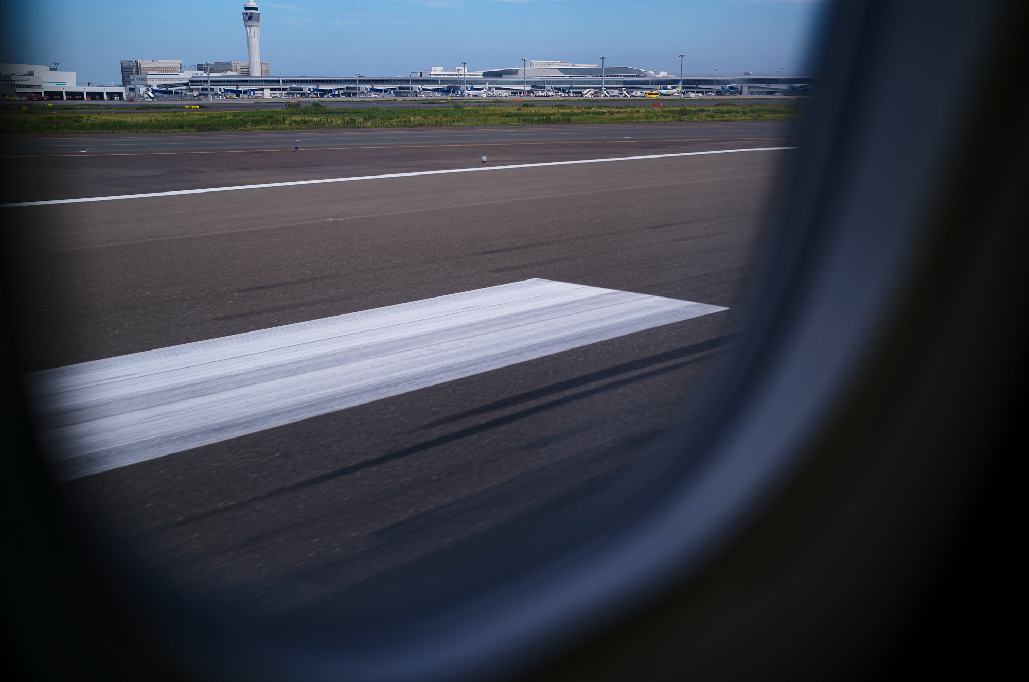 ANA エーエヌエー 飛行機 中部国際空港 ANA エーエヌエー　飛行機　セントレア空港　中部国際空港　 〒479-0881 愛知県常滑市セントレア１丁目 1番地 宮崎観光ホテル　https://www.miyakan-h.com/ 〒880-8512 宮崎県宮崎市松山1-1-1 0985-27-1212 みやかんのあしあと眼前に大淀川ののどかな景色を臨む絶好のロケーション。1954年の開業から、おもてなしの心を大切に地元宮崎の皆さまとご一緒に歩んで参りました。“宮崎の魅力を肌で感じていただきたい”宮崎観光ホテルは、これからも変わらぬおもてなしの心で皆さまに「心休まる」滞在をお届けして参ります。みやかんな人たち宮崎で生まれ育ち、宮崎の魅力を広めたいという思いを持つスタッフ都会で育ち、旅行で訪れた宮崎の心地よさに魅了され移住してきたスタッフそんな宮崎を愛してやまない、私ども「みやかんな人たち」が皆さまに「心休まる」滞在をご提供いたします。みやざきを感じるぬくもり、神秘、美食ー。様々な想いが交差するまち、宮崎。大いなる自然に囲まれたこの地で過ごす、安らぎのひととき。みやざきのまちが、あなたを包み込みます。ゆったりとした時間が流れるこのまちで食、文化、自然に触れてみませんか。一葉稲荷神社　〒880-0834 宮崎県宮崎市新別府町前浜１４０２　http://www.hitotsubajinja.jp/ 一葉稲荷神社【公式】#五穀豊穣 ・#商売繁盛 などの「#倉稲魂命 」が祀られています。末社に#恵比　寿神社 や#銭洗い神社 があり、ご利益があると言われています。また地名の由来にもなった「一葉の松」が現存します　鮮やかな朱色の千本鳥居が印象的な一葉稲荷神社。「一葉の松」が見つかった事が由来し、開運にご利益がある神社です。「一葉稲荷さま」としても知られていて、開運・商売繁盛・殖産のウガノミタマノミコトが祀られています。また、約350年ほど前の大地震で神社が津波に飲み込まれそうになった際、一羽の白兎が波を蹴って救ったという言い伝えがあります。本殿の裏にはその様子を表した彫刻もあり、厄除けや開運のご利益があると多くの人が訪れます。毎月始めの夜半から行われる「一日参り」は、商業関係者を始め、多くの参拝者が商売繁盛の祈願に訪れています。また、境内には銭洗神社や恵比寿神社があり、ご利益があるといわれています。2023年開運ナンバー1の神社　一葉稲荷神社/宮崎市　主祭神は、倉稲魂命(うかのみたまのみこと)。古事記には須佐之男命(すさのおのみこと)と神大市比売(かむおおいちひめ)との間に生まれた神として、日本書紀には伊奘諾尊(いざなぎのみこと)と伊奘冉尊(いざなみのみこと)の間に生まれた神として登場します。穀物や食物を司る神で、古くから稲荷神(お稲荷さん)として広く信仰されてきました。ともに祀られている配座の猿田彦命(さるたひこのみこと)は、天孫降臨の際に瓊瓊杵尊(ににぎのみこと)を道案内した神。塩土老翁命(しおつちのおじのみこと)は海幸山幸の伝承にも登場する航海や製塩を司る神。大国主命(おおくにぬしのみこと)は国津神の代表的な神で、出雲大社の主祭神。因幡の白兎を助けたことで知られ、良縁祈願の神としても信仰されています。伝承では、第12代天皇である景行天皇の勅によって「日向の小戸の阿波岐原」に創建されたと伝えられ、平安末期の寿永年間(1182～1184)に現在の場所に移転遷座したとのこと。宮崎観光ホテル　https://www.miyakan-h.com/ 〒880-8512 宮崎県宮崎市松山1-1-1 0985-27-1212 みやかんのあしあと眼前に大淀川ののどかな景色を臨む絶好のロケーション。1954年の開業から、おもてなしの心を大切に地元宮崎の皆さまとご一緒に歩んで参りました。“宮崎の魅力を肌で感じていただきたい”宮崎観光ホテルは、これからも変わらぬおもてなしの心で皆さまに「心休まる」滞在をお届けして参ります。みやかんな人たち宮崎で生まれ育ち、宮崎の魅力を広めたいという思いを持つスタッフ都会で育ち、旅行で訪れた宮崎の心地よさに魅了され移住してきたスタッフそんな宮崎を愛してやまない、私ども「みやかんな人たち」が皆さまに「心休まる」滞在をご提供いたします。みやざきを感じるぬくもり、神秘、美食ー。様々な想いが交差するまち、宮崎。大いなる自然に囲まれたこの地で過ごす、安らぎのひととき。みやざきのまちが、あなたを包み込みます。ゆったりとした時間が流れるこのまちで食、文化、自然に触れてみませんか。釜揚げうどん 戸隠 釜揚げうどん 戸隠 本店 （とがくし）　〒880-0002 宮崎県宮崎市中央通７−１０　http://www.miyazaki-togakushi.com/ 創業五十年！先代の頃から仕込まれた当店独自の「コシ」と「コク」をご堪能ください。1967年に創業した『戸隠(とがくし)』 壁に多くの有名人のサインが飾られた店内は80席という広さだ。 割烹料亭の板長だった先代から受け継ぐ秘伝のツユは味も香りも奥深く、 現店主の考案の、宮崎で好まれるやわらかさの中にも、もちもち感がある麺は絶品！　つけだれにゆずの皮を入れた釜揚げうどんや、釜玉うどん、いなり寿司を提供する簡素な店。