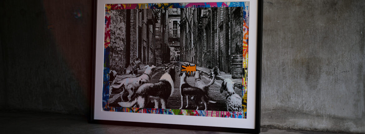 MR.BRAINWASH "ALLEY DOGS -ORANGE- 2022"「Edition UNIQUE 1/1」 ミスターブレインウォッシュ 愛知 名古屋 Alto e Diritto altoediritto アルトエデリット 路上の犬たちの目線の先には、キース・ヘリングの描いた犬が・・・ブレインウォッシュらしい、皮肉さとユニークさを交えた一点もののオリジナル作品です。ブレインウォッシュのコンセプトテーマである「life is beautiful」をプリントしたスペシャルフレームで額装しました。ABOUT MR.BRAINWASHアンディ・ウォーホルの再来、Banksy以来の超大物と称されるアーティストのミスター・ブラインウォッシュ。約20年前にフランスからLAに渡り、映画製作のために撮影をしていたストリートアーテイストたちとの出会いが大きなきっかけとなり、本格的にアーティストとしての活動をスタートさせた。2022年12月、ビバリーヒルズに「Mr.Brainwash Art Museum」がオープン。Title: ALLEY DOGS -orange- Year : 2022 Size : 558 x 762mm（作品サイズ） Technique : Silkscreen and Mixed Media on Paper Edition : UNIQUE（1/1） Other : 裏面にサイン、COA（証明書）付き、フレーム付き