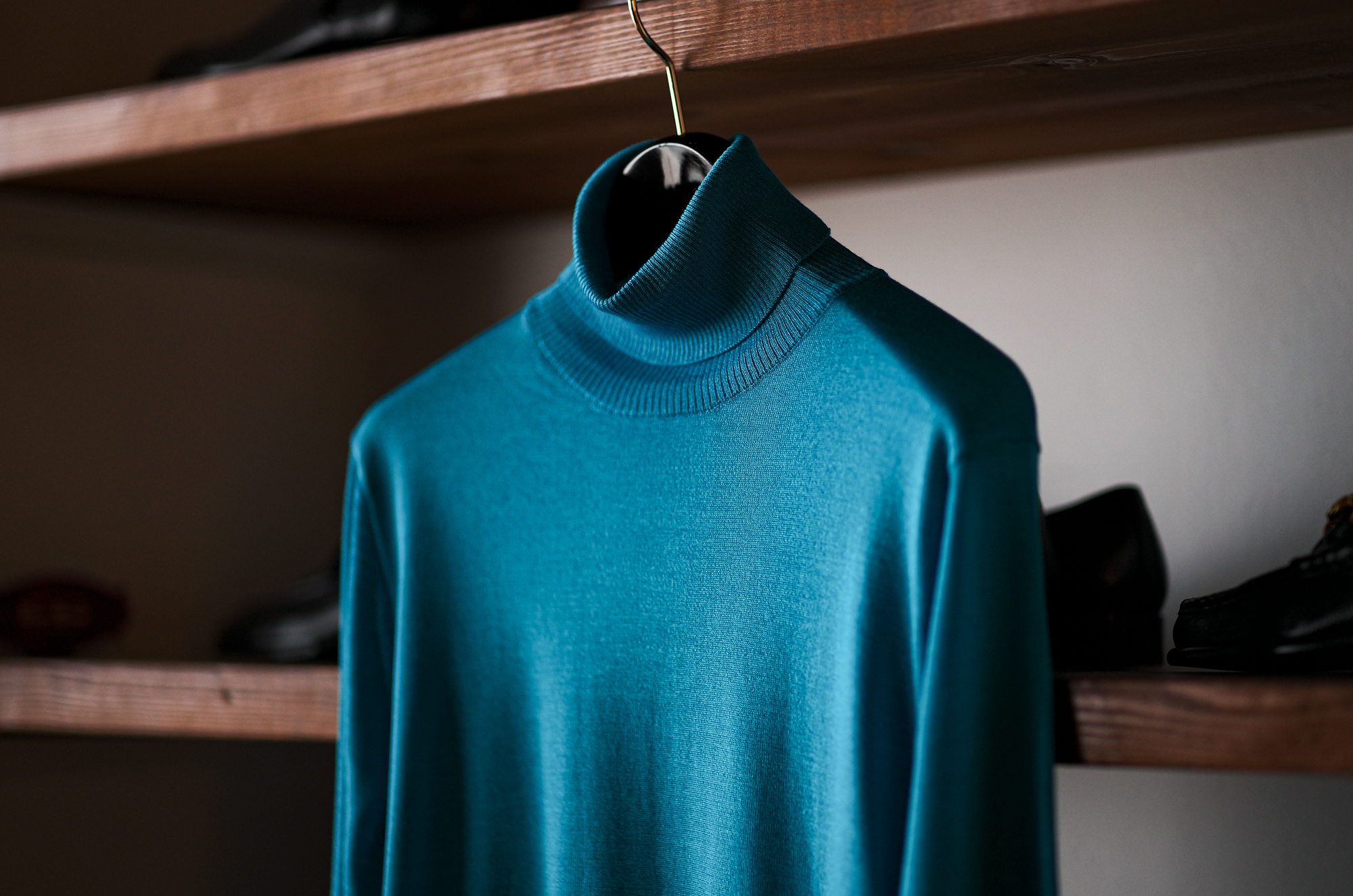 RIVORA (リヴォラ) 18G Wool Silk Turtle Neck Pull Over (18ゲージ ウールシルク タートルネック プルオーバー) ウールシルク タートルネック セーター BLUE (ブルー・050) MADE IN JAPAN (日本製) 2023秋冬新作 【入荷しました】【フリー分発売開始】愛知 名古屋 Alto e Diritto altoediritto アルトエデリット