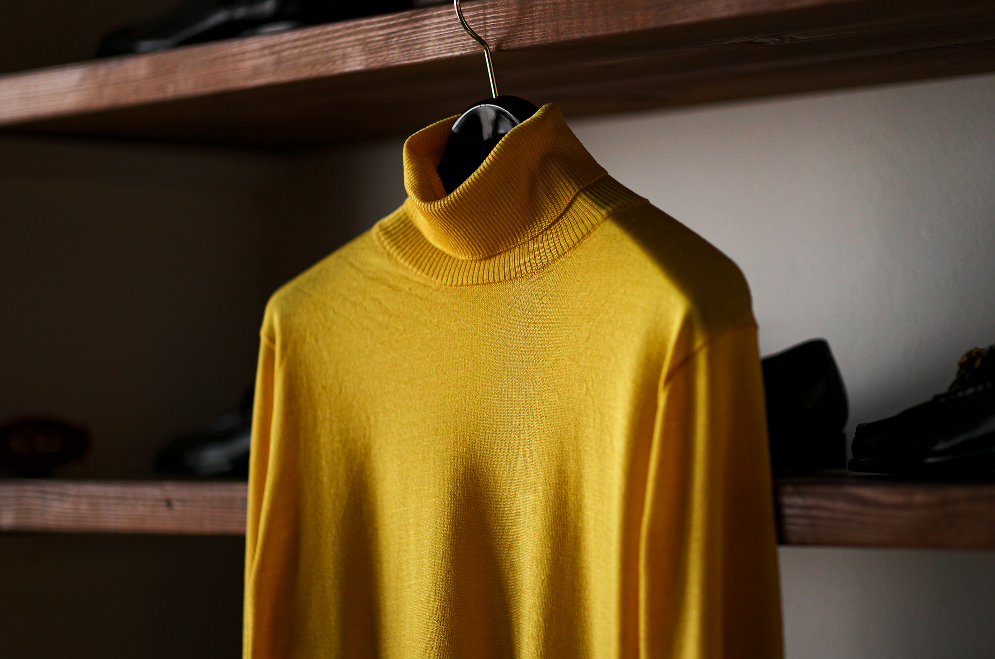 RIVORA (リヴォラ) 18G Wool Silk Turtle Neck Pull Over (18ゲージ ウールシルク タートルネック プルオーバー) ウールシルク タートルネック セーター YELLOW (イエロー・100) MADE IN JAPAN (日本製) 2023秋冬新作 【入荷しました】【フリー分発売開始】愛知 名古屋 Alto e Diritto altoediritto アルトエデリット