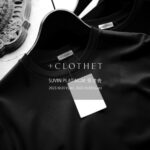 ＋CLOTHET / クロスクローゼット 【SUVIN PLATINUM 受注会 2023.10.07(Sat)～2023.10.08(Sun)】愛知 名古屋 Alto e Diritto altoediritto アルトエデリット Tシャツ Ｖネック クルーネック モックネック ロングスリーブ ニット CLB-60003SUVIN PLATINUM Tailored T-ShirtWHITE・001,NAVY・088,GRAY・090,BLACK・0990,1,2,3,48,800円CLB-60022SUVIN PLATINUM Tailored Long Sleeve T-ShirtWHITE・001,NAVY・088,GRAY・090,BLACK・0991,2,3,49,900円CLB-60042SUVIN PLATINUM Tailored Vneck T-ShirtWHITE・001,NAVY・088,BLACK・0990,1,2,3,48,800円CLB-60043SUVIN PLATINUM Tailored Mockneck Long Sleeve T-ShirtWHITE・001,BLACK・0991,2,3,49,900円CLB-60041SUVIN PLATINUM Tailored Mockneck T-ShirtWHITE・001,BLACK・0991,2,3,49,900円CLP-60048Hybrid Cotton Tailored T-ShirtWHITE・001,NAVY・088,GRAY・090,BLACK・0991,2,3,49,350円CLP-60011Hybrid Cotton Tailored Long Sleeve T-ShirtWHITE・001,NAVY・088,BLACK・0991,2,3,410,450円CLF-80016SUVIN PLATINUM New Crew Neck KnitWHITE・001,BROWN・020,OLIVE・067,NAVY・088,BLACK・0991,2,3,411,550円CLF-80020SUVIN PLATINUM Turtleneck KnitWHITE・001,BROWN・020,OLIVE・067,NAVY・088,BLACK・0991,2,3,413,200円CLF-80026SUVIN PLATINUM Vneck KnitWHITE・001,NAVY・088,BLACK・0991,2,3,413,200円CLF-80034SUVIN PLATINUM Mock Neck KnitWHITE・001,NAVY・088,BLACK・0991,2,3,413,200円 愛知 名古屋 Alto e Diritto altoediritto アルトエデリット Tシャツ クルーネックTシャツ クロスクローゼット 干場が前モデルの着用を繰り返したことで見えてきたV NECKの新しい形。前モデルより開きを深く、幅は狭く、着丈は少しだけ長くした「ミリ調整」のこだわりが詰まった絶妙なV NECK Tシャツが完成しました。素材はもちろん、あの最高峰と称される上品なスビンプラチナムスムースを使用している為、生産数も限られています。ジャケットと同じような袖の後付け縫製だけでなく、前振りに設計することで、ジャケットの下でもごわつかず、すっきりとお召しいただけます。左脇には+CLOTHETであることを示す＋マークが生地と同じ色で入っています。【生地の特徴】超長綿でも繊維長の長さや希少性で最高峰と称されるスビン。その希少なスビンの中でも特に最高品質を誇る“ファーストピック（初摘み）”だけが名乗ることを許された「スビンプラチナム」原料を国内で編み立てました。機械摘みが主流の中で、綿花を傷つけないようにひとつひとつ丁寧に、栄養の多く含まれた根元のコットンボールだけを手で摘み取り、なめらかな油脂を失うことなく繊細で強く長い繊維質が特徴です。そのため、生地の風合いはとろけるように柔らかな仕上がりになっています。