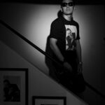 ISAMU KATAYAMA BACKLASH x FIXER x HERBIE YAMAGUCHI (バックラッシュ x フィクサー x ハービー山口) Joe with a roll up LONDON Photo Print T-shirt FIX-2117-01 フォトプリントTシャツ BLACK (ブラック) MADE IN JAPAN (日本製) 2024春夏【Special Model】 愛知 名古屋 Alto e Diritto altoediritto アルトエデリット
