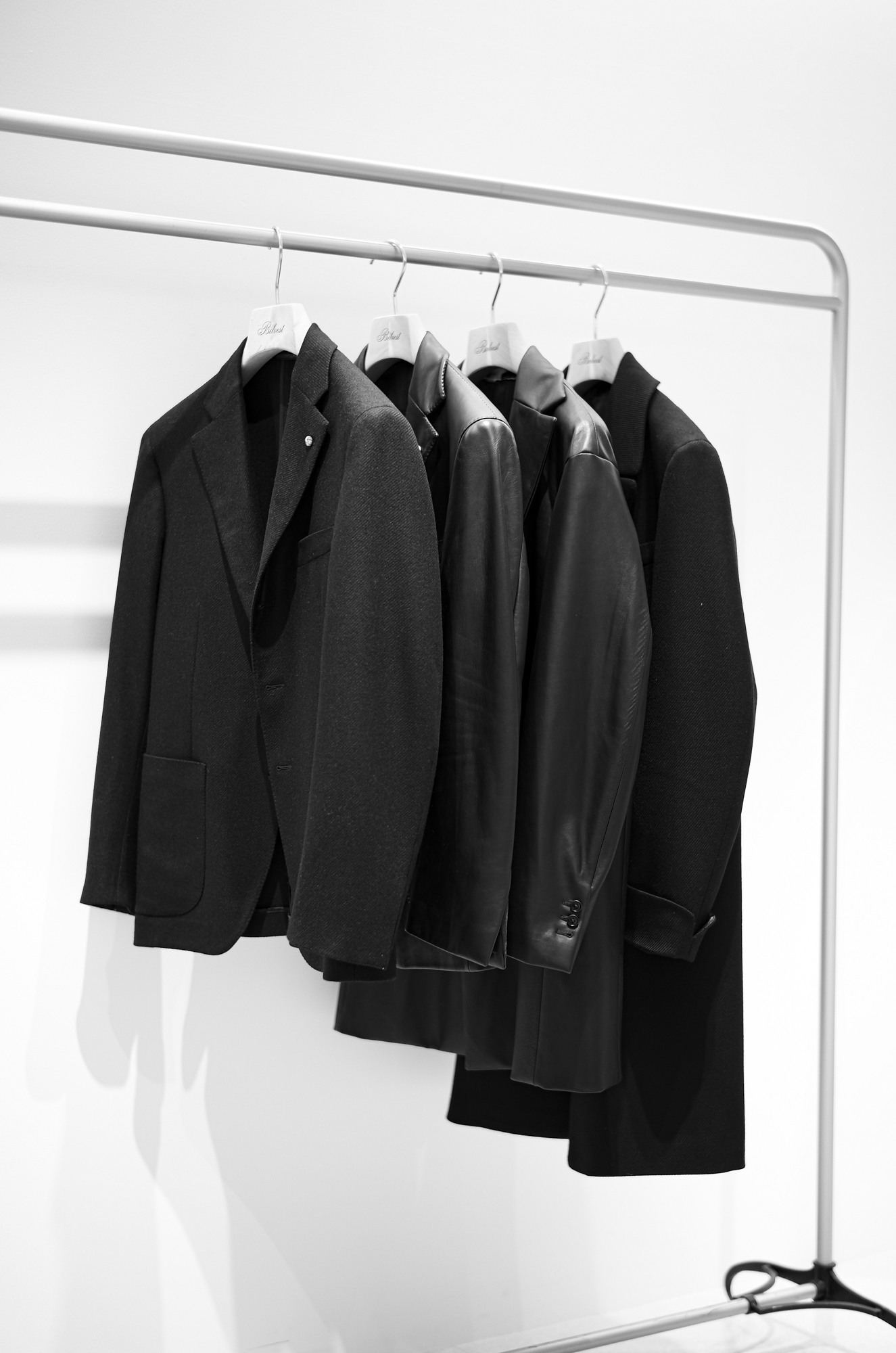 BELVEST ベルベスト BELVEST(ベルベスト) JACKET IN THE BOX (ジャケットインザボックス) シャドウペイズリー柄 ウール ジャケット BLACK (ブラック) Made in italy (イタリア製) 2024秋冬　BELVEST (ベルベスト) 3B LAMB NAPPA LEATHER SINGLE JACKET 2PATCH ラムナッパレザー ジャケット BLACK (ブラック) Made in italy (イタリア製) 2024秋冬　BELVEST (ベルベスト) “SINGLE CHESTER COAT” Lamb Nappa Leather ラムナッパレザー シングルチェスターコート BLACK (ブラック) Made in italy (イタリア製) 2024秋冬　BELVEST (ベルベスト) “SINGLE CHESTER COAT” Lamb Nappa Leather ラムナッパレザー シングルチェスターコート BLACK (ブラック) Made in italy (イタリア製) 2024秋冬 BELVEST(ベルベスト) NEW CLASSIC POLO COAT ニュークラシックポロコート BLACK (ブラック・004) Made in italy (イタリア製) 2024秋冬