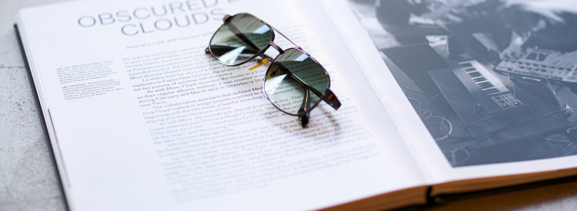 CASABLANCA SPECTACLES "BLUE BEAT" 925 STERLING SILVER GUNMETAL BRONZE × GREEN GRADATION LENS 2023 愛知 名古屋 Alto e Diritto altoediritto アルトエデリット カサブランカ 名古屋ポップアップストア 眼鏡 サングラス SUBPPOP STIFF BLUE BEAT ACE 「Mr.CASANOVA」のクリエイティブデザイナーを務める「山口啓祐」が、最高品質の素材を採用し、「トラディショナル」をコンセプトに設立。最高品質のアセテート、シルバー925を採用したパーツ、90%以上のチタンで構成されているTITAN-Pを採用するなど、最高品質の素材のみを厳選し、世界有数の眼鏡生産地である福井県鯖江市の職人による手作業によって製作されています。年齢を重ねると共に、着用する人の人生が反映されるアイウェアを提案します。Established in 2023 by Keisuke Yamaguchi, the creative designer of Mr. CASANOVA, using the highest quality materials and with the concept of "traditional. "We carefully select only the highest quality materials, such as parts made of the highest quality acetate, 925 silver, and TITAN-P, which is made of over 90% titanium, and handcraft eyewear by craftsmen in Sabae City, Fukui Prefecture. A brand that proposes eyewear that reflects the wearer’s life as they age. 「SUBPOP/サブポップ」「STIFF/スティッフ」「BLUE BEAT/ブルービート」「ACE/エース」