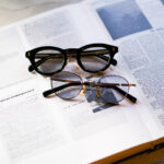 CASABLANCA SPECTACLES "SUBPOP" 925 STERLING SILVER BLACK × BLACK SMOKE LENS コマツ 愛知 名古屋 Alto e Diritto altoediritto アルトエデリット カサブランカ 名古屋ポップアップストア 眼鏡 サングラス SUBPPOP STIFF BLUE BEAT ACE 「Mr.CASANOVA」のクリエイティブデザイナーを務める「山口啓祐」が、最高品質の素材を採用し、「トラディショナル」をコンセプトに設立。最高品質のアセテート、シルバー925を採用したパーツ、90%以上のチタンで構成されているTITAN-Pを採用するなど、最高品質の素材のみを厳選し、世界有数の眼鏡生産地である福井県鯖江市の職人による手作業によって製作されています。年齢を重ねると共に、着用する人の人生が反映されるアイウェアを提案します。Established in 2023 by Keisuke Yamaguchi, the creative designer of Mr. CASANOVA, using the highest quality materials and with the concept of "traditional. "We carefully select only the highest quality materials, such as parts made of the highest quality acetate, 925 silver, and TITAN-P, which is made of over 90% titanium, and handcraft eyewear by craftsmen in Sabae City, Fukui Prefecture. A brand that proposes eyewear that reflects the wearer’s life as they age. 「SUBPOP/サブポップ」「STIFF/スティッフ」「BLUE BEAT/ブルービート」「ACE/エース」