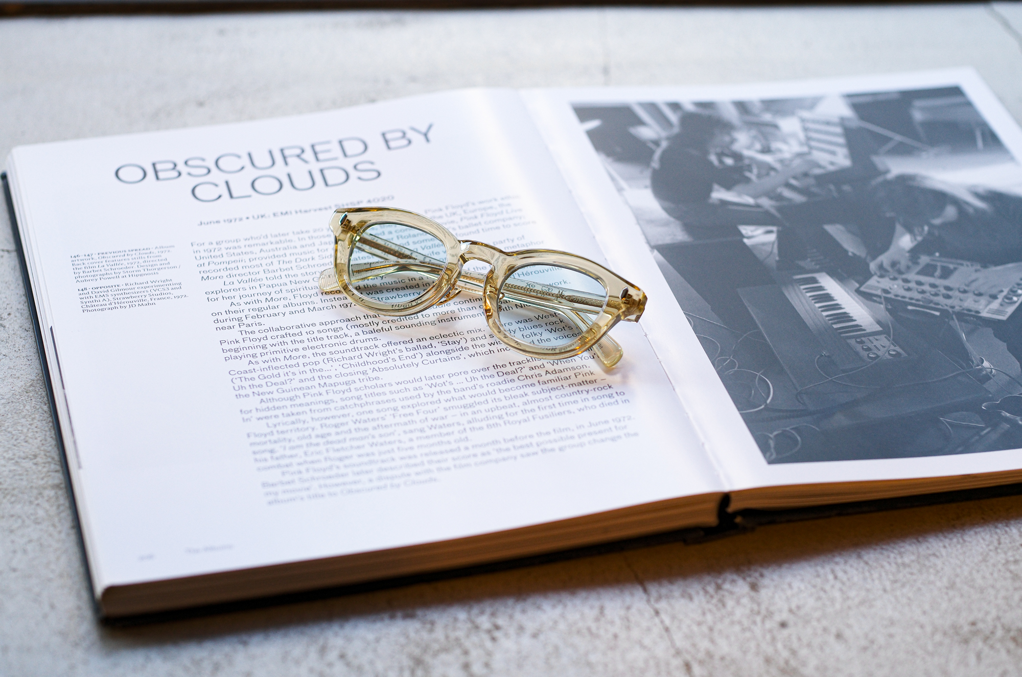 CASABLANCA SPECTACLES "STIFF" 925 STERLING SILVER CLEAR YELLOW × LIGHT BLUE LENS 2023 愛知 名古屋 Alto e Diritto altoediritto アルトエデリット カサブランカ 名古屋ポップアップストア 眼鏡 サングラス SUBPPOP STIFF BLUE BEAT ACE 「Mr.CASANOVA」のクリエイティブデザイナーを務める「山口啓祐」が、最高品質の素材を採用し、「トラディショナル」をコンセプトに設立。最高品質のアセテート、シルバー925を採用したパーツ、90%以上のチタンで構成されているTITAN-Pを採用するなど、最高品質の素材のみを厳選し、世界有数の眼鏡生産地である福井県鯖江市の職人による手作業によって製作されています。年齢を重ねると共に、着用する人の人生が反映されるアイウェアを提案します。Established in 2023 by Keisuke Yamaguchi, the creative designer of Mr. CASANOVA, using the highest quality materials and with the concept of "traditional. "We carefully select only the highest quality materials, such as parts made of the highest quality acetate, 925 silver, and TITAN-P, which is made of over 90% titanium, and handcraft eyewear by craftsmen in Sabae City, Fukui Prefecture. A brand that proposes eyewear that reflects the wearer’s life as they age. 「SUBPOP/サブポップ」「STIFF/スティッフ」「BLUE BEAT/ブルービート」「ACE/エース」