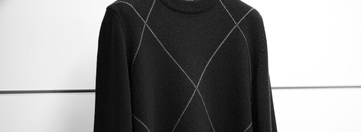 Gran Sasso(グランサッソ) “15911” アーガイル柄 8ゲージ Cashmere Wool Sweater カシミヤウール クルーネックセーター BLACK × CAMEL (ブラック × キャメル・099) 2024秋冬 【ご予約開始】のイメージ