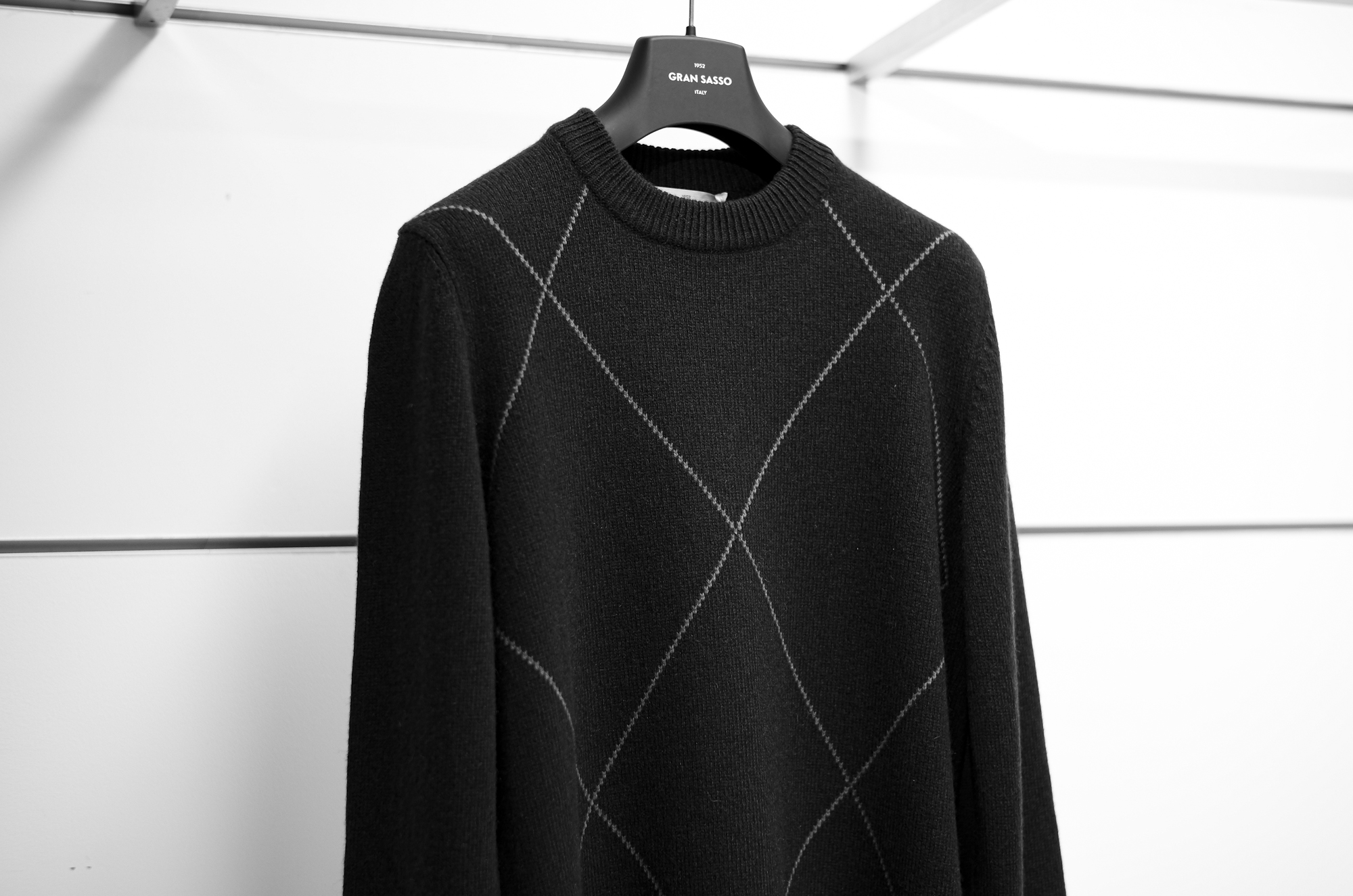 Gran Sasso(グランサッソ) "15911" アーガイル柄 8ゲージ Cashmere Wool Sweater カシミヤウール クルーネックセーター BLACK × CAMEL (ブラック × キャメル・099) 2024秋冬 【ご予約開始】 愛知 名古屋 Alto e Diritto altoediritto アルトエデリット