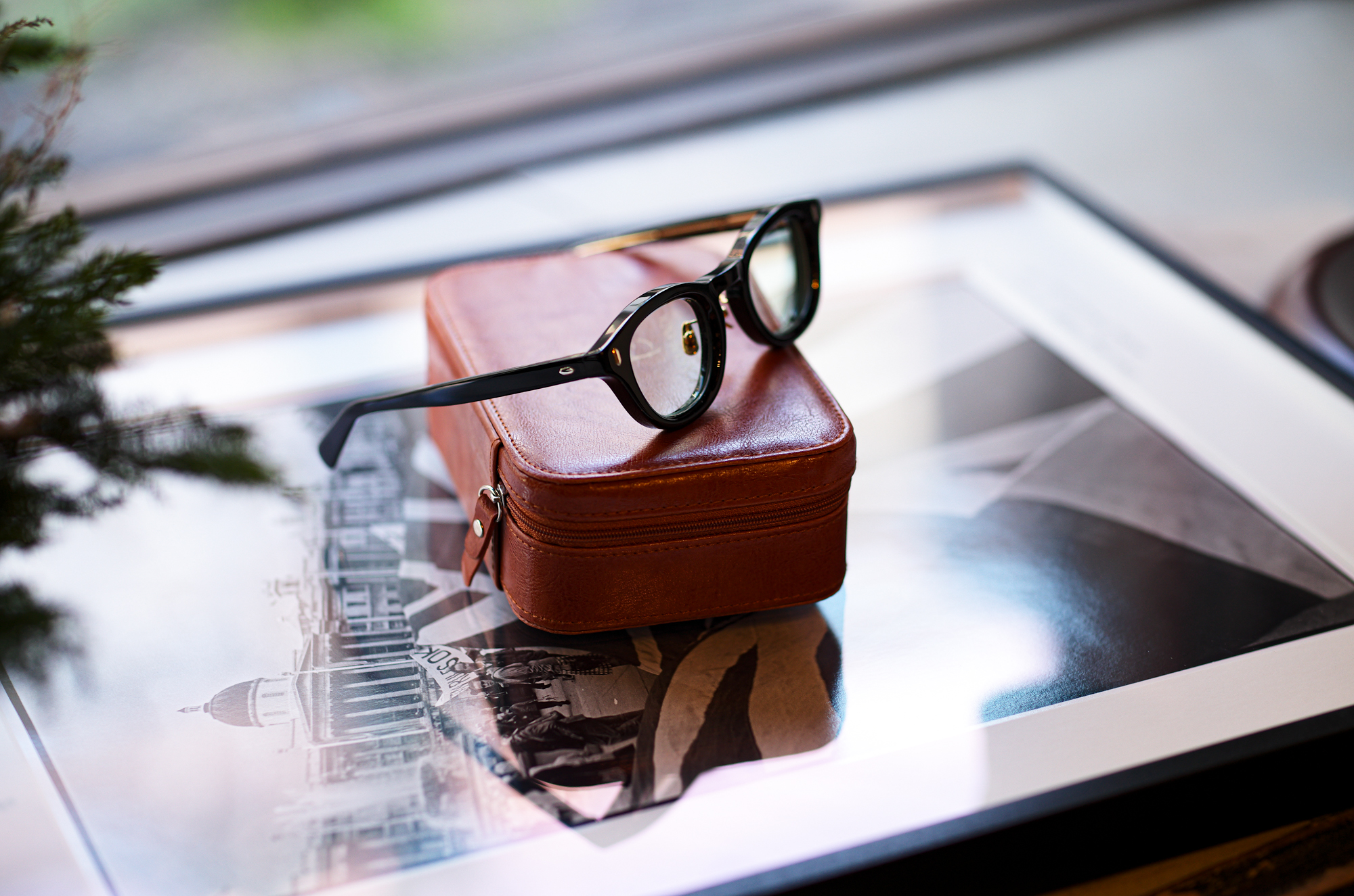 CASABLANCA SPECTACLES "STIFF" 925 STERLING SILVER BLACK × LIGHT GREEN LENS 2023 愛知 名古屋 Alto e Diritto altoediritto アルトエデリット カサブランカ 名古屋ポップアップストア 眼鏡 サングラス SUBPPOP STIFF BLUE BEAT ACE 「Mr.CASANOVA」のクリエイティブデザイナーを務める「山口啓祐」が、最高品質の素材を採用し、「トラディショナル」をコンセプトに設立。最高品質のアセテート、シルバー925を採用したパーツ、90%以上のチタンで構成されているTITAN-Pを採用するなど、最高品質の素材のみを厳選し、世界有数の眼鏡生産地である福井県鯖江市の職人による手作業によって製作されています。年齢を重ねると共に、着用する人の人生が反映されるアイウェアを提案します。Established in 2023 by Keisuke Yamaguchi, the creative designer of Mr. CASANOVA, using the highest quality materials and with the concept of "traditional. "We carefully select only the highest quality materials, such as parts made of the highest quality acetate, 925 silver, and TITAN-P, which is made of over 90% titanium, and handcraft eyewear by craftsmen in Sabae City, Fukui Prefecture. A brand that proposes eyewear that reflects the wearer’s life as they age. 「SUBPOP/サブポップ」「STIFF/スティッフ」「BLUE BEAT/ブルービート」「ACE/エース」