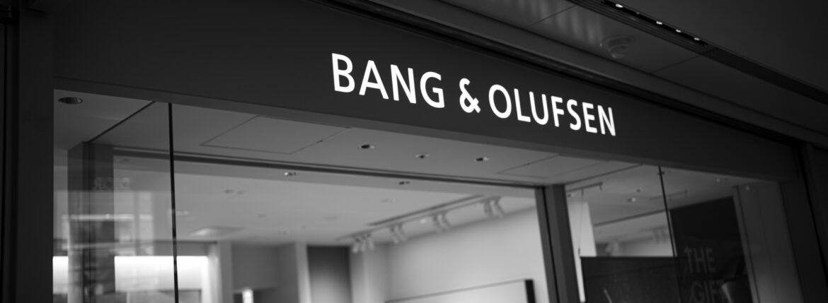 BANG&OLUFSEN Omotesando Hills バング＆オルフセン表参道　〒150-0001 東京都渋谷区神宮前４丁目１２−１０ 表参道ヒルズ 1F bangolufsenomotesando インスタグラム Bang & Olufsen Omotesando オーディオ・ヴィジュアル機器販売店 表参道ヒルズ1階にある専門店です。 バング & オルフセンは1925年にデンマークで創業したオーディオビジュアルブランドです。これまでに18製品がMoMAのパーマネントコレクションに選ばれており、オーディオにおけるインダストリアルデザインの代表的存在として高く評価されています。愛知 名古屋 Alto e Diritto altoediritto アルトエデリット　BEOSOUND A9 BEOSOUND 2 BEOLAB 8 BEOLAB 18 BEOLAB 28 BEOSOUND SHAPE BEOLAB 90 BEOLAB 50 BEOLAB 19 BEOVISION HARMONY BEOVISION THEATRE BEOVISION CONTOUR テレビ スピーカー BEOPLAY EX ワイヤレスイヤホン Gold Tone