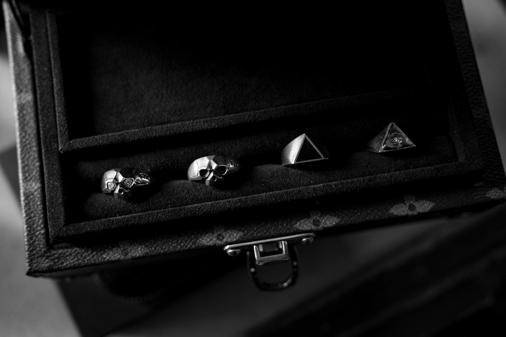 FIXER "SKULL RING" 925 STERLING SILVER SP × FIXER "SKULL RING" 925 STERLING SILVER × FIXER "ILLUMINATI RING" ONYX 925 STERLING SILVER × FIXER "ILLUMINATI EYES RING" WHITE DIAMOND 18K GOLD SP フィクサー スカルリング イルミナティリング オニキス イルミナティアイズリング ホワイトダイヤモンド 18Kゴールド 925シルバー 愛知 名古屋 Alto e Diritto altoediritto アルトエデリット