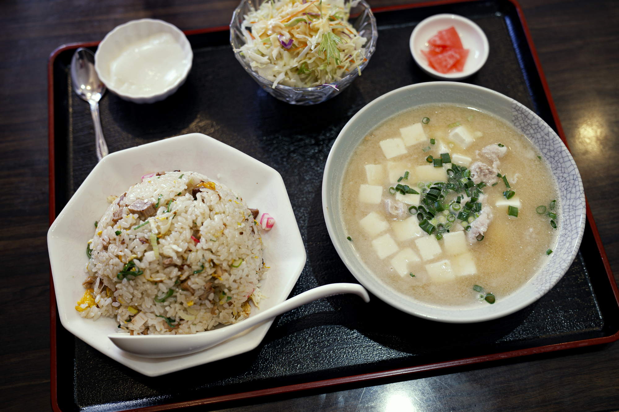 チャーハンじじい　（【旧店名】台湾料理 福祥）中華料理、餃子、四川料理　蟹江駅から5分！食べ飲み放題3580円！テレビ放送した名物があり！！蟹江駅からとても近くて、値段もお手頃な中華料理屋です！テレビ放送した「たまり炒飯」と言う名物があります！食べ飲み放題もありますし、定食や生ビールセットもあります！座敷もあるので、宴会もできるし、家族たちが多くいらっしゃることもできます！昼にはランチメニューもあり、飲み物サービスも付いています！どうぞお越しください　〒497-0034 愛知県海部郡蟹江町本町３丁目３４