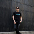 FIXER (フィクサー) FTS-02 FIXER Print Crew Neck T-shirt プリント Tシャツ BLACK × SAX (ブラック × サックス)  【ご予約開始】【2024.3.18(Mon)～2024.3.31(Sun)】のイメージ