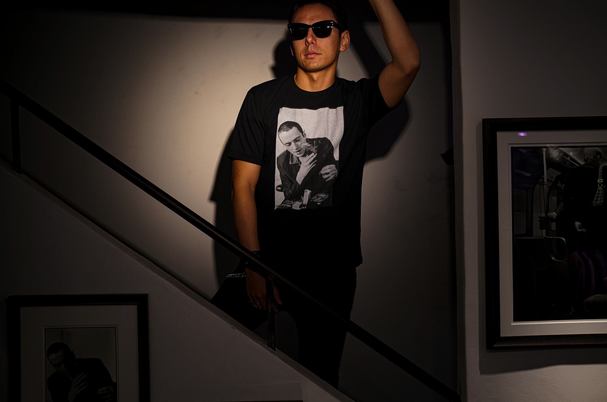 ISAMU KATAYAMA BACKLASH x FIXER x HERBIE YAMAGUCHI (イサムカタヤマバックラッシュ x フィクサー x ハービー山口) Joe with a roll up LONDON Photo Print T-shirt FIX-2117-01 フォトプリントTシャツ BLACK (ブラック) MADE IN JAPAN (日本製) 2024 【WEBご予約開始】愛知 名古屋 Alto e Diritto altoediritto アルトエデリット