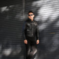 TOM FORD (トムフォード) GLOSSY GRAIN BIKER BLOUSON (グロッシー グレイン バイカー ブルゾン) カーフレザー シングル ライダース ジャケット BLACK (ブラック) Made in italy (イタリア製)のイメージ