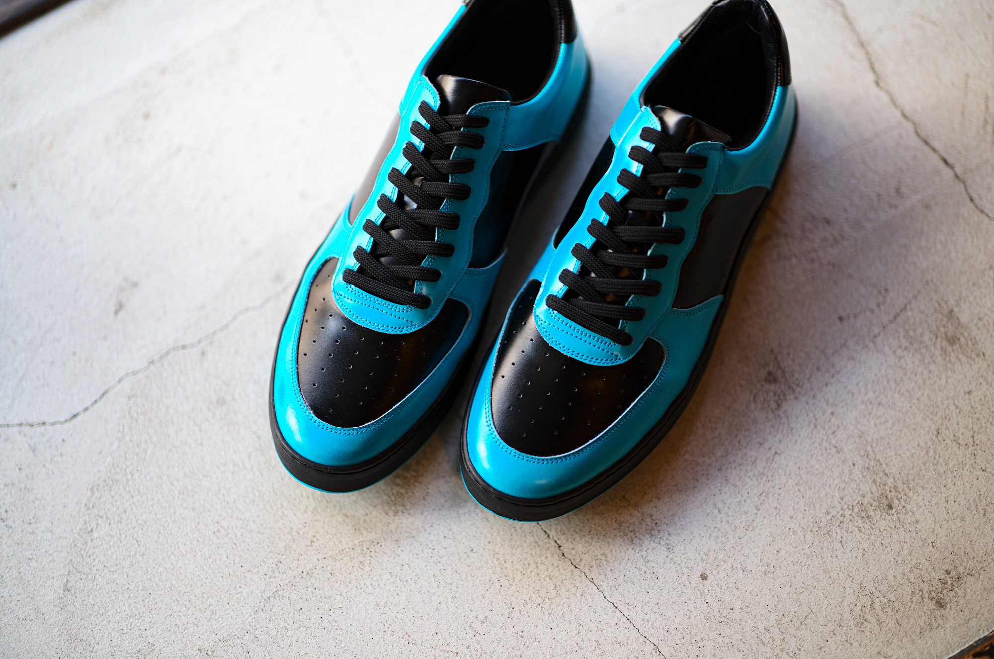 WH WHA-1900 New Vodka Leather SNEAKERS BLACK × BLUE 2024SS【Size 9】 ダブルエイチ NEW ウォッカ レザー スニーカー ブラック ブルー ティファニーブルー 2024年春夏 愛知 名古屋 Alto e Diritto altoediritto アルトエデリット 黒ソール