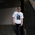ISAMU KATAYAMA BACKLASH x FIXER x HERBIE YAMAGUCHI (イサムカタヤマバックラッシュ x フィクサー x ハービー山口) Joe with a roll up LONDON Photo Print T-shirt FIX-2117-01 フォトプリントTシャツ WHITE (ホワイト) MADE IN JAPAN (日本製) 2024 【WEB予約受付中】のイメージ