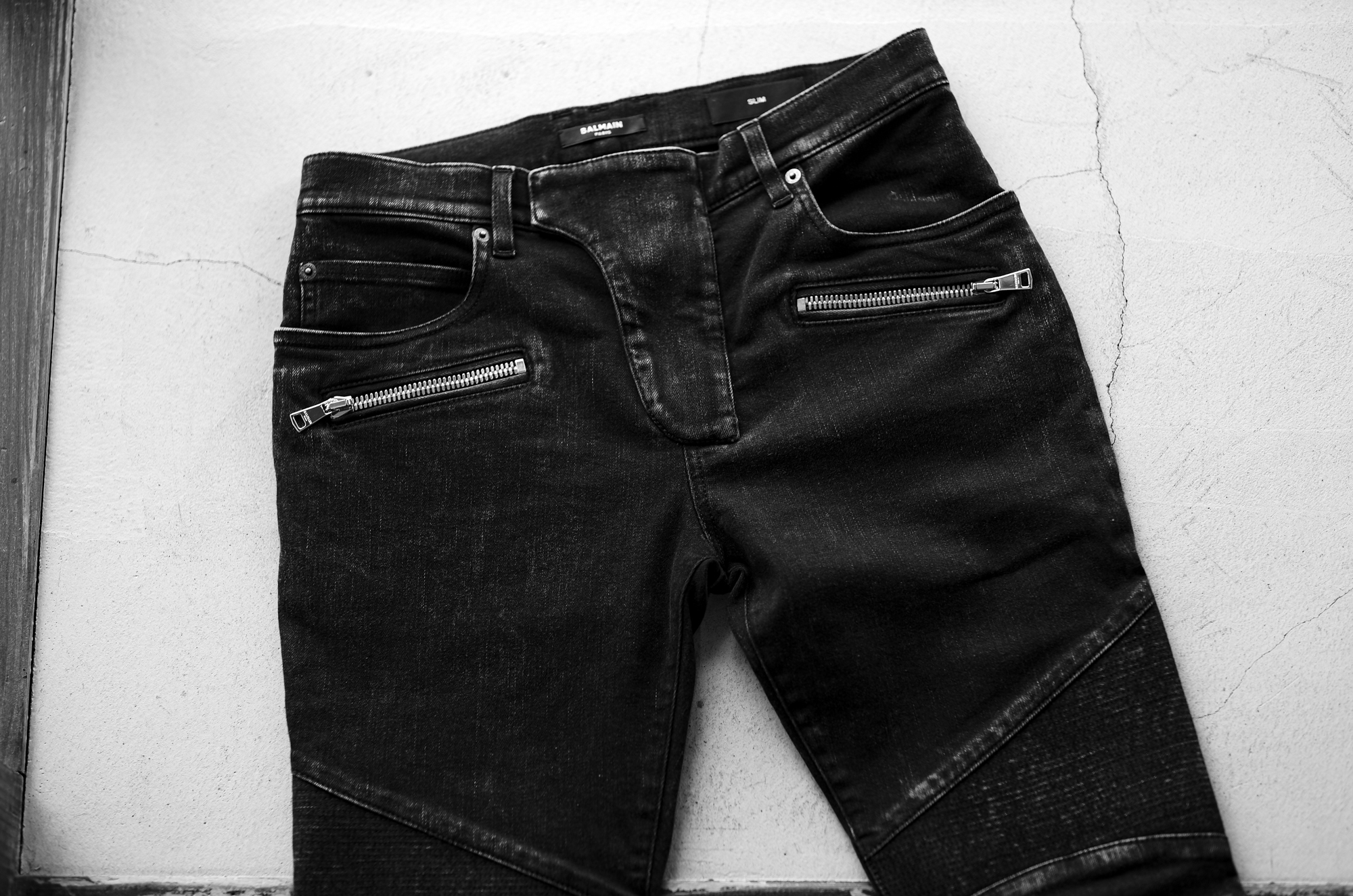 BALMAIN（バルマン）SLIM BIKER JEANS (スリム ストレッチ バイカー ジーンズ) ストレッチ スリム バイカー デニムパンツ NOIR (ブラック) made in italy (イタリア製) 2024春夏新作 愛知 名古屋 Alto e Diritto altoediritto アルトエデリット