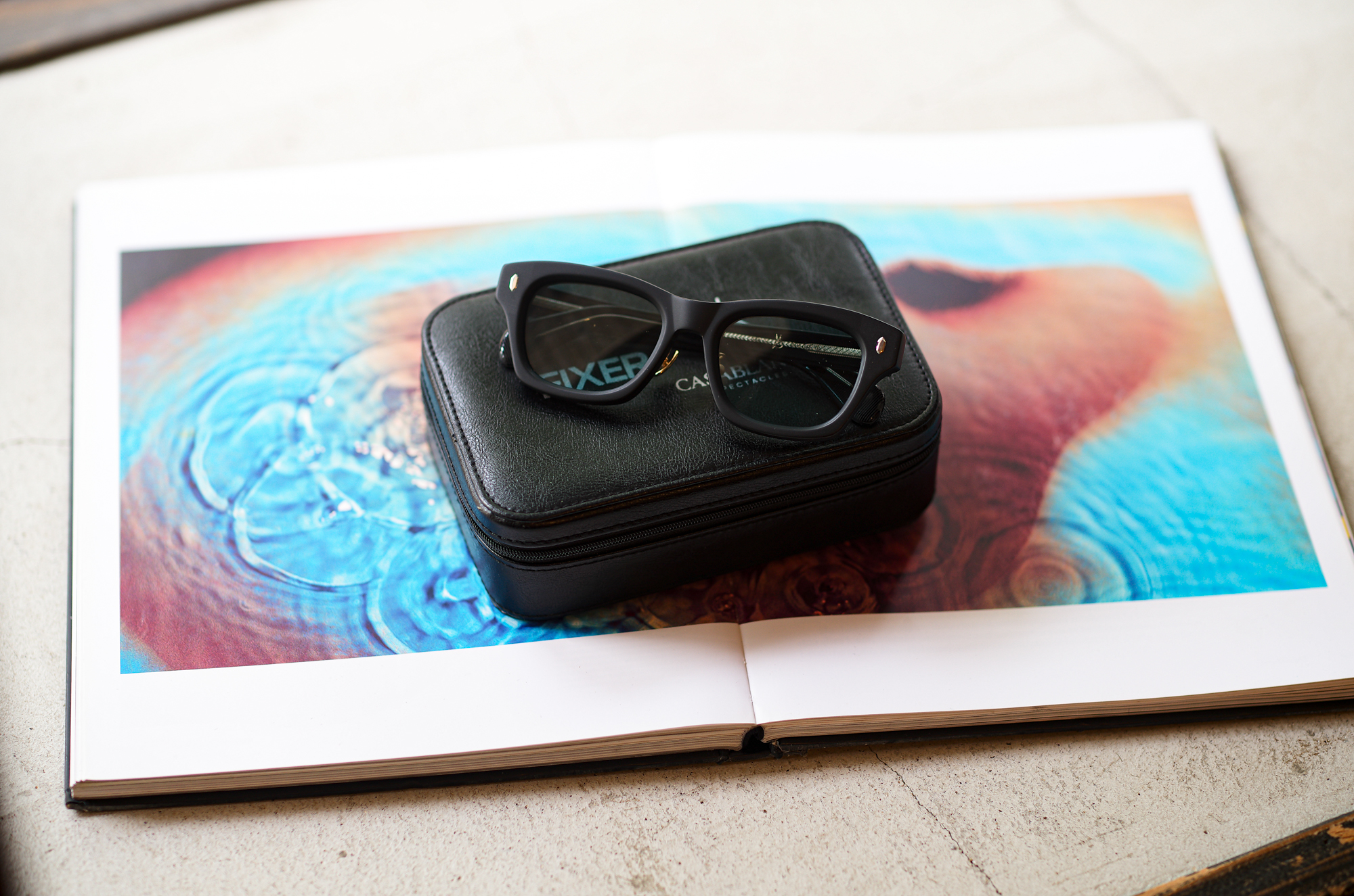 FIXER × CASABLANCA SPECTACLES "SUBPOP" 925 STERLING SILVER MATTE BLACK LIGHT GRAY LENS 2024 フィクサー カサブランカスペクター サブポップ 925シルバー マットブラック ヨシダ  コマツ 愛知 名古屋 Alto e Diritto altoediritto アルトエデリット カサブランカ 名古屋ポップアップストア 眼鏡 サングラス SUBPPOP STIFF BLUE BEAT ACE 「Mr.CASANOVA」のクリエイティブデザイナーを務める「山口啓祐」が、最高品質の素材を採用し、「トラディショナル」をコンセプトに設立。最高品質のアセテート、シルバー925を採用したパーツ、90%以上のチタンで構成されているTITAN-Pを採用するなど、最高品質の素材のみを厳選し、世界有数の眼鏡生産地である福井県鯖江市の職人による手作業によって製作されています。年齢を重ねると共に、着用する人の人生が反映されるアイウェアを提案します。Established in 2023 by Keisuke Yamaguchi, the creative designer of Mr. CASANOVA, using the highest quality materials and with the concept of "traditional. "We carefully select only the highest quality materials, such as parts made of the highest quality acetate, 925 silver, and TITAN-P, which is made of over 90% titanium, and handcraft eyewear by craftsmen in Sabae City, Fukui Prefecture. A brand that proposes eyewear that reflects the wearer’s life as they age. 「SUBPOP/サブポップ」「STIFF/スティッフ」「BLUE BEAT/ブルービート」「ACE/エース」
