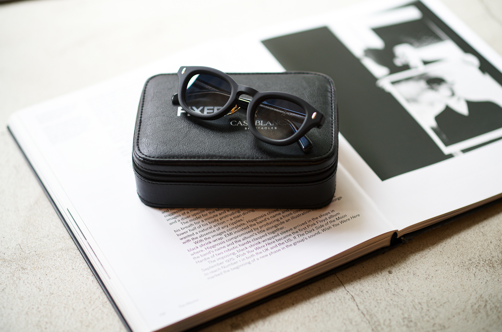 FIXER × CASABLANCA SPECTACLES "STIFF" 925 STERLING SILVER MATTE BLACK BLUE GRADATION LENS 2024 フィクサー カサブランカスペクター サブポップ 925シルバー 艶有り ブラックスモーク ヨシダ  コマツ 愛知 名古屋 Alto e Diritto altoediritto アルトエデリット カサブランカ 名古屋ポップアップストア 眼鏡 サングラス SUBPPOP STIFF BLUE BEAT ACE 「Mr.CASANOVA」のクリエイティブデザイナーを務める「山口啓祐」が、最高品質の素材を採用し、「トラディショナル」をコンセプトに設立。最高品質のアセテート、シルバー925を採用したパーツ、90%以上のチタンで構成されているTITAN-Pを採用するなど、最高品質の素材のみを厳選し、世界有数の眼鏡生産地である福井県鯖江市の職人による手作業によって製作されています。年齢を重ねると共に、着用する人の人生が反映されるアイウェアを提案します。Established in 2023 by Keisuke Yamaguchi, the creative designer of Mr. CASANOVA, using the highest quality materials and with the concept of "traditional. "We carefully select only the highest quality materials, such as parts made of the highest quality acetate, 925 silver, and TITAN-P, which is made of over 90% titanium, and handcraft eyewear by craftsmen in Sabae City, Fukui Prefecture. A brand that proposes eyewear that reflects the wearer’s life as they age. 「SUBPOP/サブポップ」「STIFF/スティッフ」「BLUE BEAT/ブルービート」「ACE/エース」 