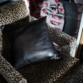 FIXER (フィクサー) FLC-01 Cow Leather Cushion カウレザー クッション BLACK (ブラック) 【ご予約受付中】【2025.4.04(Fri)～2025.4.20(Sun)】のイメージ