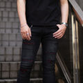 AMIRI (アミリ) MA QUAD REPAIRED SKINNY JEAN (MA クアッド リペアード スキニー ジーンズ) クラッシュ リペア ストレッチ スキニー デニム パンツ VINTAGE BLACK (ヴィンテージブラック・097) MADE IN USA (アメリカ製) 2025のイメージ