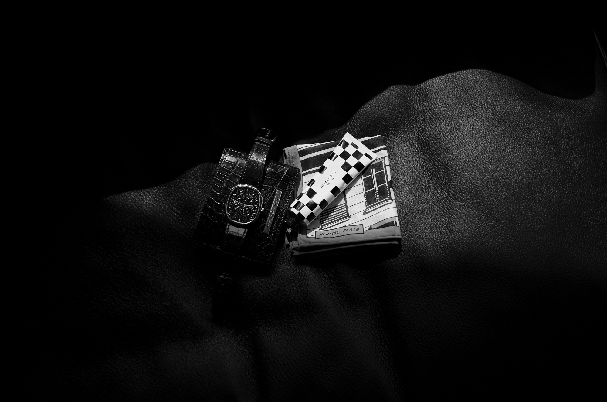 Georges de Patricia "Cloud Crocodile" 925 STERLING SILVER // PATEK PHILIPPE "5738/51G-001" GOLDEN ELLIPSE // JO MALONE Blackberry & Bay Hand Cream ジョルジュどパトリシア クラウドクロコダイル　925シルバー パテックフィリップ ゴールデンエリプス ブラックベリー & ベイ ハンド クリーム ブラックベリー ＆ ベイのハンド クリームで、毎日のハンドケアを至福のルーティーンに。保湿成分のヒアルロン酸Naと天然由来のグリセリンが配合され、軽やかなテクスチャーが肌にすっとなじみ、しっとりとした潤いが続きます。ブラックベリーの酸味が弾けるよう。摘み取ったばかりの月桂樹の葉を感じさせる爽やかな香りをお楽しみください。秋の森でブラックベリー摘みをした幼い頃の思い出が蘇ります。プレイフルなパッケージデザインと持ち運びに便利なサイズに。リサイクル可能なアルミ製のチューブは、それぞれの香りごとにモダンで遊び心溢れるモノクロのパターンが施され、よりスタイリッシュな印象です。ジョー マローン ロンドンの製品はボックスにセットしてリボンを結んだエレガントなラッピングでお届けします。愛知 名古屋 Alto e Diritto al;toediritto アルトエデリット 