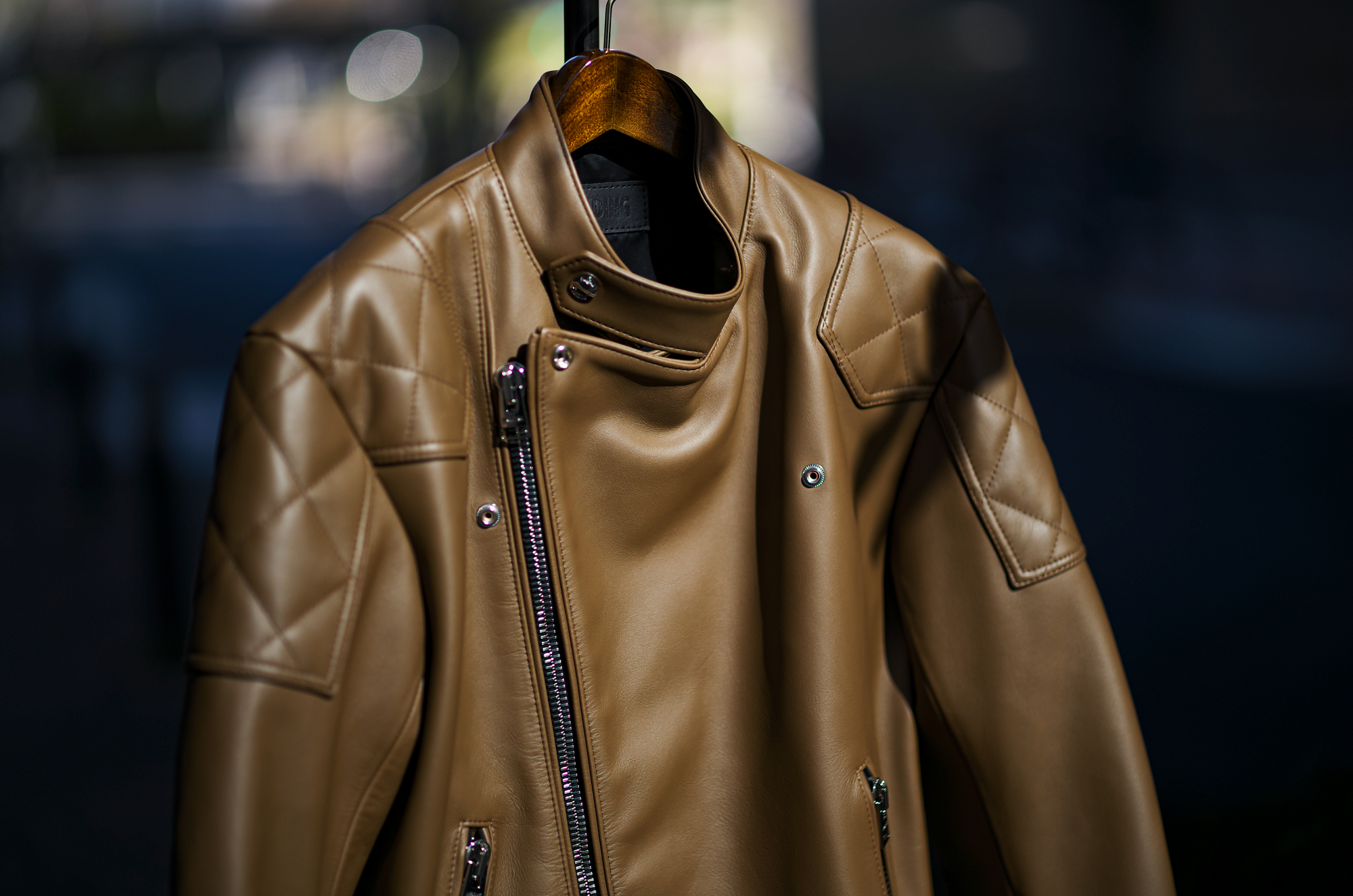 UNFADING (アンフェイディング) FALCON (ファルコン) SEMI DOUBLE RIDERS Cow Leather カウレザー セミダブル ライダース ジャケット LATTE (ラテ) Made in Japan (日本製)  愛知 名古屋 Alto e Diritto altoediritto アルトエデリット 魔裟斗 masato  魔裟斗チャンネル YOUTUBE 革ジャン レザージャケット 　ライダースジャケット