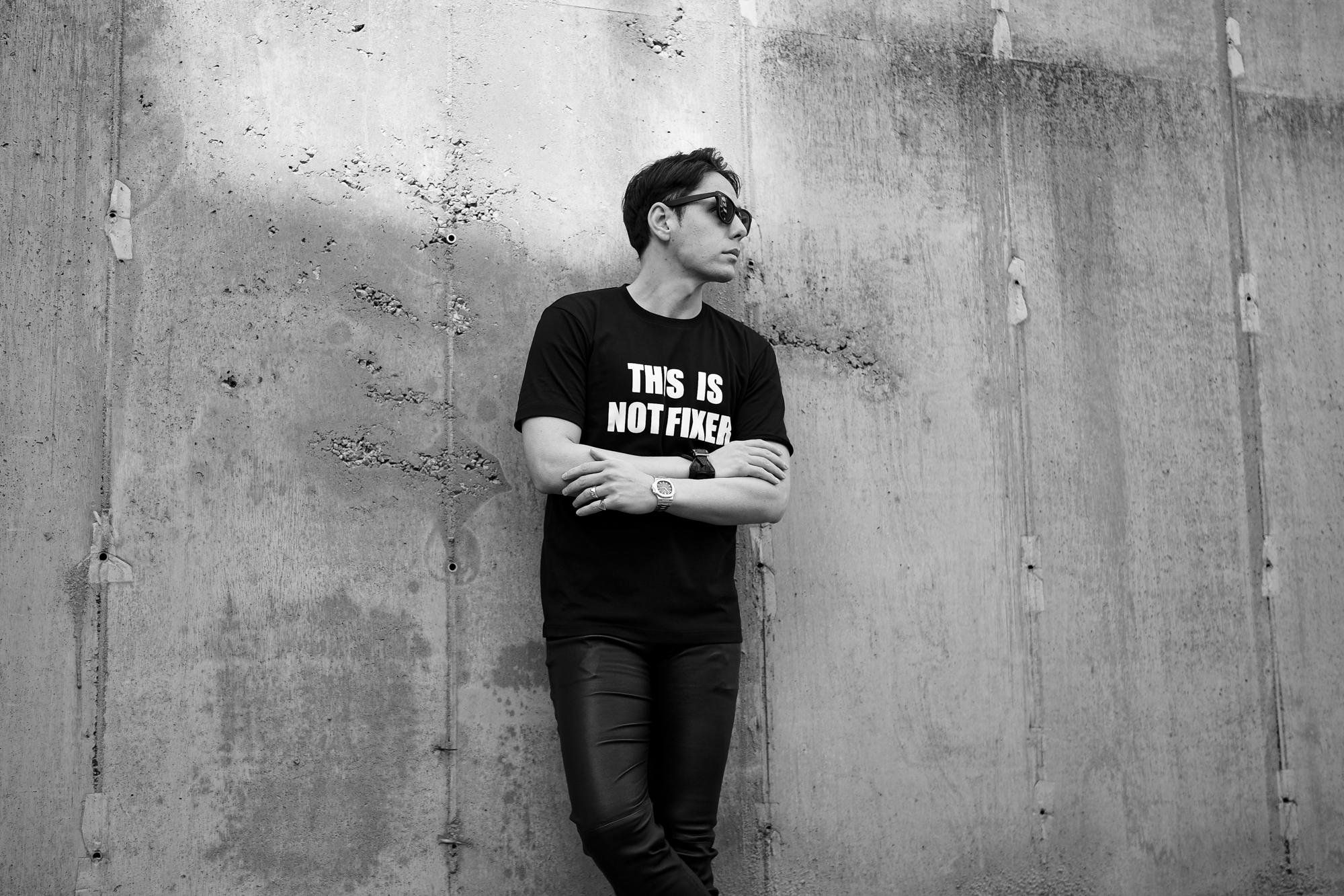 FIXER FTS-06 THIS IS NOT FIXER BLACK , WHITE 【ご予約開始】【2025.7.07(Mon)～2025.7.20(Sun)】 愛知 名古屋 Alto e Diritto altoediritto アルトエデリット フィクサー これはフィクサーじゃない 愛知 名古屋 Alto e Diritto altoediritto アルトエデリット Tシャツ 半袖Tシャツ ブラック