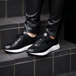 WH (ダブルエイチ) WHA-0001 FASTER Last (ファスター ラスト) CROCODILE LEATHER SNEAKERS クロコダイル レザー スニーカー BLACK×WHITE (ブラック×ホワイト) MADE IN JAPAN (日本製) 2025 【ご予約開始】愛知 名古屋 Alto e Diritto altoediritto アルトエデリット