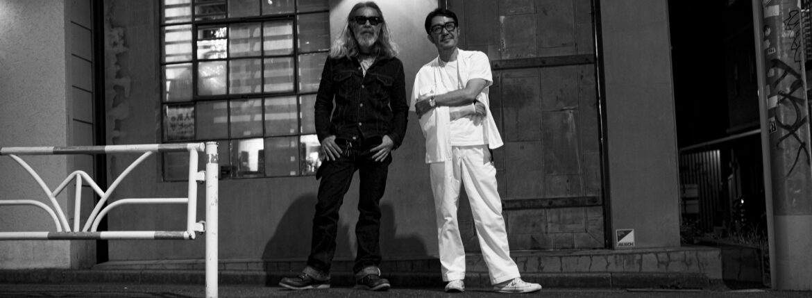ISAMU KATAYAMA /// KOJI BABA 愛知 名古屋 Alto e Diritto altoediritto アルトエデリット 片山勇 バックラッシュ ISAMUKATAYAMA BACKLASH イサムカタヤマバックラッシュ BACKLASH TOKYO 8-7 Uguisudani-cho Shibuya-Ku, Tokyo Japan Zip：150-0032　Tel：03-3462-2070ISAMUKATAYAMA BACKLASH is a brand built on the enthusiastic pursuit of quality leather and numerous experimental techniques.We aim to push the boundaries of leather craftsmanship, focusing on perfecting our leather skills all year round,from creating original materials to developing unique treatments and dyeing processes.We choose not to give in to mass-production processes,ensuring that each product is made with care by skilled technicians and is truly one of a kind.Our ethos fuses respect for tradition as well as embracing the innovations of creative modern minds.We offer a collection of leather products with timeless appeal and charm that will grow with time.馬場　康治（ばば　こうじ）ROLL 代表、デザイナー,Garage Cafe MANX by ROLL〒150-0033　東京都渋谷区猿楽町2 -12, 相野谷ビル 205 1964 昭和39年8月14日福岡県生まれ1986,3月 ROLLは各時代のミュージシャンのスタイルをデザインソースに,音楽を通してのライフスタイル,プレイグラウンド(遊び場)を想定し,いつでも 音楽,艶っぽさ を感じさせる服作りを提案しながら,メンズウェアのベースにある機能性とディテールへのこだわりを大切に,また最大限の質を追求し,常に時代に合わせて【ROLL(ころがる)】していく一張羅(いっちょうら)的遊び着 ウェア作りをコンセプトとして提案。ブランドネームROLLは、THE ROLLING STONESのKeith Richardsの名言...THE ROCKS EASY,BUT THE ROLL IS ANOTHER THING&から由来するもので、ROCKすることは簡単で,ROLLは別物。ROLLすることが重要で大切なんだ...というキースの言葉に感銘を受け命名。メンズウェアのルーツであるベイシック,スタンダードそれらをベースに,変化する時代に合わせたROLLる物作りを目指しています。愛知 名古屋 Alto e Diritto altoediritto アルトエデリット ROL ロウル FIXER フィクサー コラボ Tシャツ ROLL ロゴTシャツ