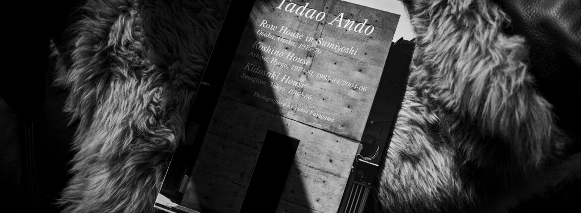 Tadao Ando 安藤忠雄 建築家 安藤 忠雄は、日本の建築家。一級建築士。安藤忠雄建築研究所代表。東京大学特別栄誉教授。文化功労者。文化勲章受章。21世紀臨調特別顧問、東日本大震災復興構想会議議長代理、大阪府・大阪市特別顧問。コンクリート打ちっ放し建築を主に住宅や教会、ホテルなど国内外に数々の作品を発表。住吉の長屋　安藤忠雄 Row House in Sumiyoshi, Tadao Ando 狭小住宅でありながら、建築の１/３を中庭とする大胆な構成をとり、当時建築界に多くの議論を巻き起こし、多大な影響を与えた建築家・安藤忠雄の初期の代表作。1976年に大阪市住吉区に竣工した。敷地は間口２間、奥行８間という狭さで、三軒長屋の真中を切り取って建て替えるという厳しい条件のもとで計画された。既存の長屋にコンクリートの箱を差し込むようにできている。この箱は奥行き方向に三分割され、中央に配置された中庭が、この住宅を手前と奥に二分割している。このため住宅の１/３は外部空間であり、部屋から部屋への移動時に一度外へ出なければならない。狭い敷地の１/３を割いてまで造った光庭は、都市で失われつつある光、風、雨といった自然の感覚を住居に引き込む装置である。それによりさまざまに様相の変化する生活空間から自然を感じ、豊かな生活を送れるよう配置されたと安藤は言う。こうした大胆な構成でありながら、寸法の設定やディテールには緻密な配慮がなされている。人が直接触れるところには自然材が使われ、床には玄晶石、家具やフローリングにはナラが使われている。この住宅は、ごく限られた敷地と簡素な構成の中に豊かな住空間を内包しようという試みとして建築界に大きな影響を与え、安藤の出世作となった。愛知 名古屋 Alto e Diritto altoediritto アルトエデリット