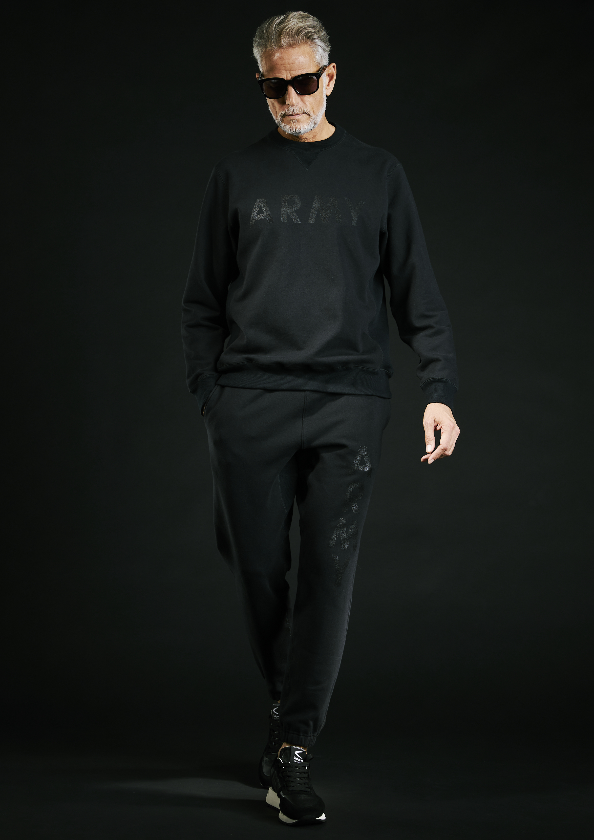 1PIU1UGUALE3 (ウノピュウノウグァーレトレ) BLACK MILITARY BY YOSHIMASA HOSHIBA (ブラックミリタリー バイ 干場義雅) VINTAGE LOGO ARMY SWEAT CREW アーミー スエット BLACK × BLACK (ブラック ×　ブラック)  MADE IN JAPAN (日本製)  愛知　名古屋 Alto e Diritto altoediritto アルトエデリット