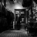 Sartoria Curvarti / サルトリア・クルヴァルティ 【BESPOKE】【2026 受注会開催 2025.10.18(sat)～2025.10.19(sun)】 ビスポーク オーダー会 愛知 名古屋 Alto e Diritto altoediritto アルトエデリット ビスポークスーツ オーダー会 スーツ suit Sartoria Curvarti 曲線が語る、唯一無二のエレガンス。Sartoria Curvartiは、イタリア伝統の職人技を礎に、「Curva（曲線）」と「Arti(芸術)」「Arti-gianale（手仕事）」を融合させた、現代のテーラリング美学を再定義するブランドです。身体のラインに寄り添いながらも、個々の個性を際立たせる立体的かつ柔らかで有機的なフォルムを追求します。伝統をリスペクトしながら現代にフィットする“アートとしての衣服”を提供します。片桐 丈博（かたぎり たけひろ） 1979年愛知県 Sartoria Curvarti 代表、テーラー愛知県に生まれ、家業であるテーラーに囲まれて育つ。幼少期から仕立ての現場に親しみ、高校卒業後は文化服装学院に進学。服飾の基礎を学んだのち、実家のテーラーで経験を積む。その後大手セレクトショップや高級直し店にてテーラード技術を研鑽。パターンメイキング、フィッティング、縫製における精緻な手仕事を磨く。2023年、20年以上にわたる経験をもとに独立し、Sartoria Curvarti（サルトリア・クルヴァルティ）を立ち上げる。