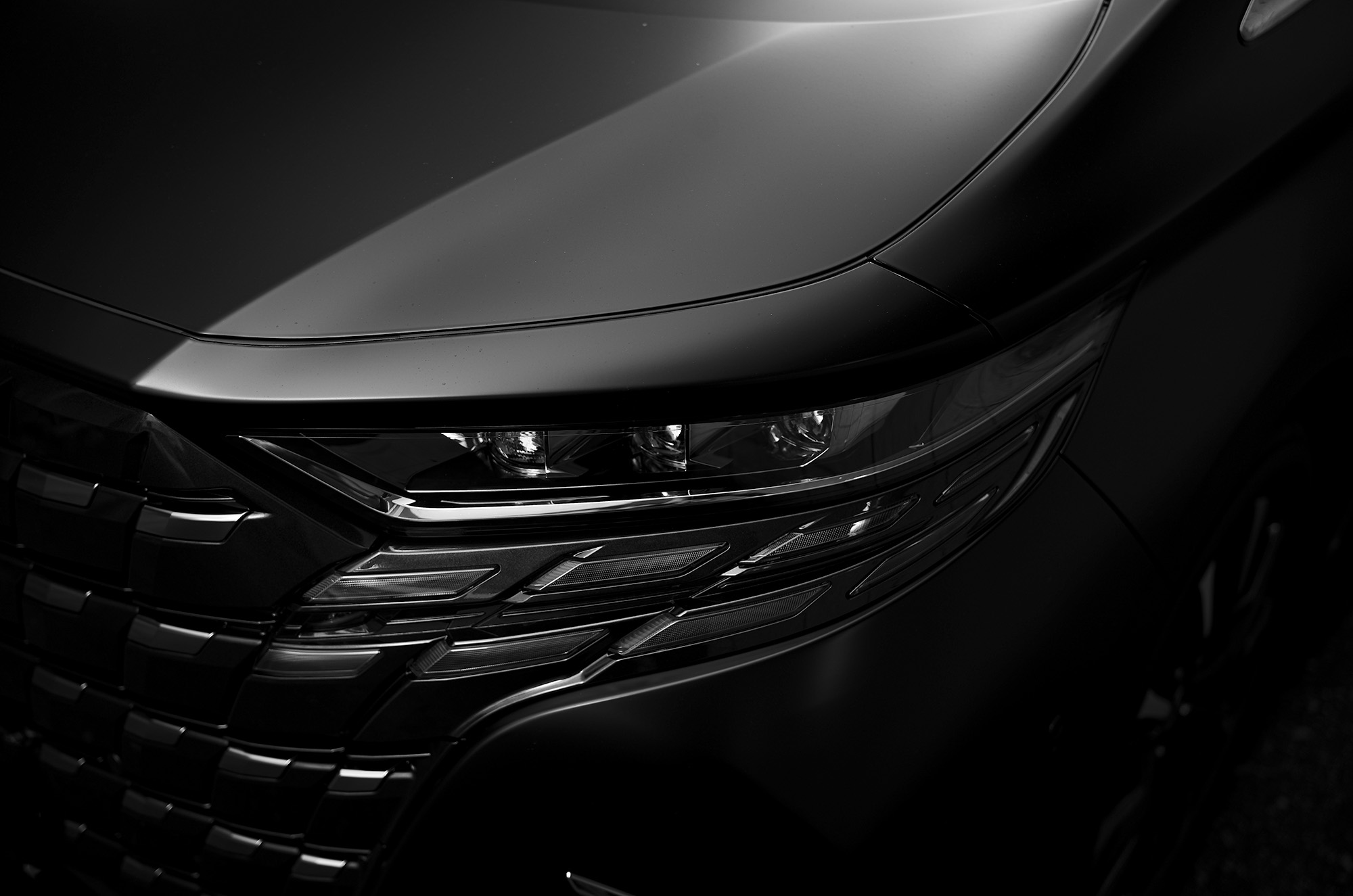 「11.04(tue)」,「11.05(wed)」お休みとなります Alto e Diritto altoediritto アルトエデリット 実店舗 特別なセレクトショップ 愛知 名古屋　Spacious Lounge スペーシャスラウンジ アルファード Alphard トヨタ車体特別架装車アルファード Spacious Lounge（スペーシャスラウンジ）を企画･開発 ペイントプロテクションフィルム ボディへの飛び石などによる傷つきを防止し、ボディを長期間美しく保ちます。汚れも落ちやすく洗車機も利用可能で、長期間メンテナンスフリーです。艶感を抑え特別感を際立たせるセミマット仕様、美しい艶感をキープするクリア仕様をご用意しています。 愛知　名古屋 Alto e Diritto altoediritto アルトエデリット 納車 4座