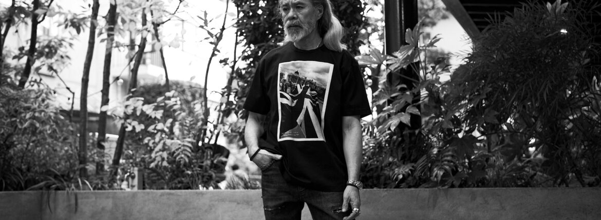 ISAMU KATAYAMA BACKLASH x FIXER x HERBIE YAMAGUCHI Dancing Flag LONDON Photo Print T-shirt FIX-2211-02 WHITE 2026 AW ISAMU KATAYAMA BACKLASH x FIXER x HERBIE YAMAGUCHI (イサムカタヤマバックラッシュ x フィクサー x ハービー山口) Dancing Flag LONDON Photo Print T-shirt FIX-2211-02 フォトプリントTシャツ BLACK (ブラック) MADE IN JAPAN (日本製) 愛知 名古屋 Alto e Diritto altoediritto アルトエデリット