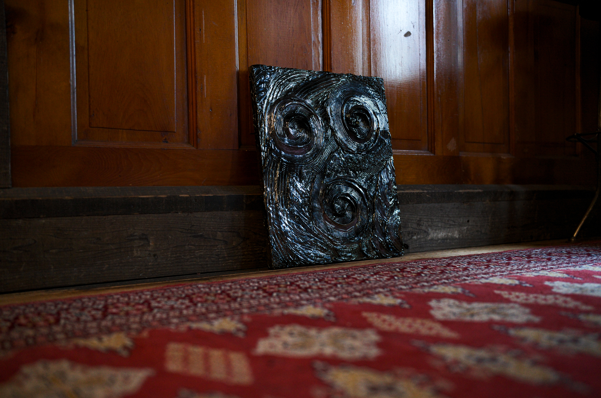 UNDULATION "MANDARA" F8  Size Made of FRP Original Canvas マンダラ SYMPANIST // UNDULATION BOUTIQUE シンパニスト クワイ華 kuwai hana アンデュレーション ブティック 恵比寿 東京都渋谷区恵比寿南3-9-35 トリエールEBISU1階 0366306312 ART アート 愛知 名古屋 Alto e Diritto altoediritto アルトエデリット 芸術 現代アート 現代美術 アートギャラリー DRAGON ドラゴン MANDALA マンダラ Silvana シルバナー 20号 30号 40号 50号 100号 150号 1998年、神奈川県川崎市にてハーレーダビッドソン専門のカスタムショップ : BAD LANDを起業。以降、完全手造りによるカスタムハーレーの製作に没頭する事となり、難易度の高い1mm以下での微細な感覚が要求される板金加工や金属造形、また最終表面処理に関する一連の作業に起業以来のほぼ全日を費やす日々を送る。その間にも多々金属造形全般に関する技術的な修練と研鑽を重ねより専門的な知識を会得。また新たなインダストリーマテリアルの追求や開発、更には特殊な機能が付与された塗料の数々による最先端の最終表面処理の分野にも開眼する。カスタムハーレー製作の原点としていたエモーショナルな心情より湧き上がるオリジナルのデザインによる造形は、終始一貫、BAD LANDの基本コンセプトと定められ決して揺らぐ事は無かったのだが、何時しかその創造のフィールドはカスタムハーレーの範疇を越え、2023年 : アートブランド [ UNDULATION ] として結実。カスタムの製作現場で培った工業製品レベルの金属加工技術力に裏打ちされた唯一無二とも言える数々の錬金技法を基本に、先鋭的且つ熱情を伴った心象的な表現を追求する。Dragon 金龍 F50号 フィリップスオークション 105-0004 東京都港区新橋2-5-5新橋2丁目MTビル7階 愛知　名古屋 Alto e Diritto altoediritto アルトエデリット