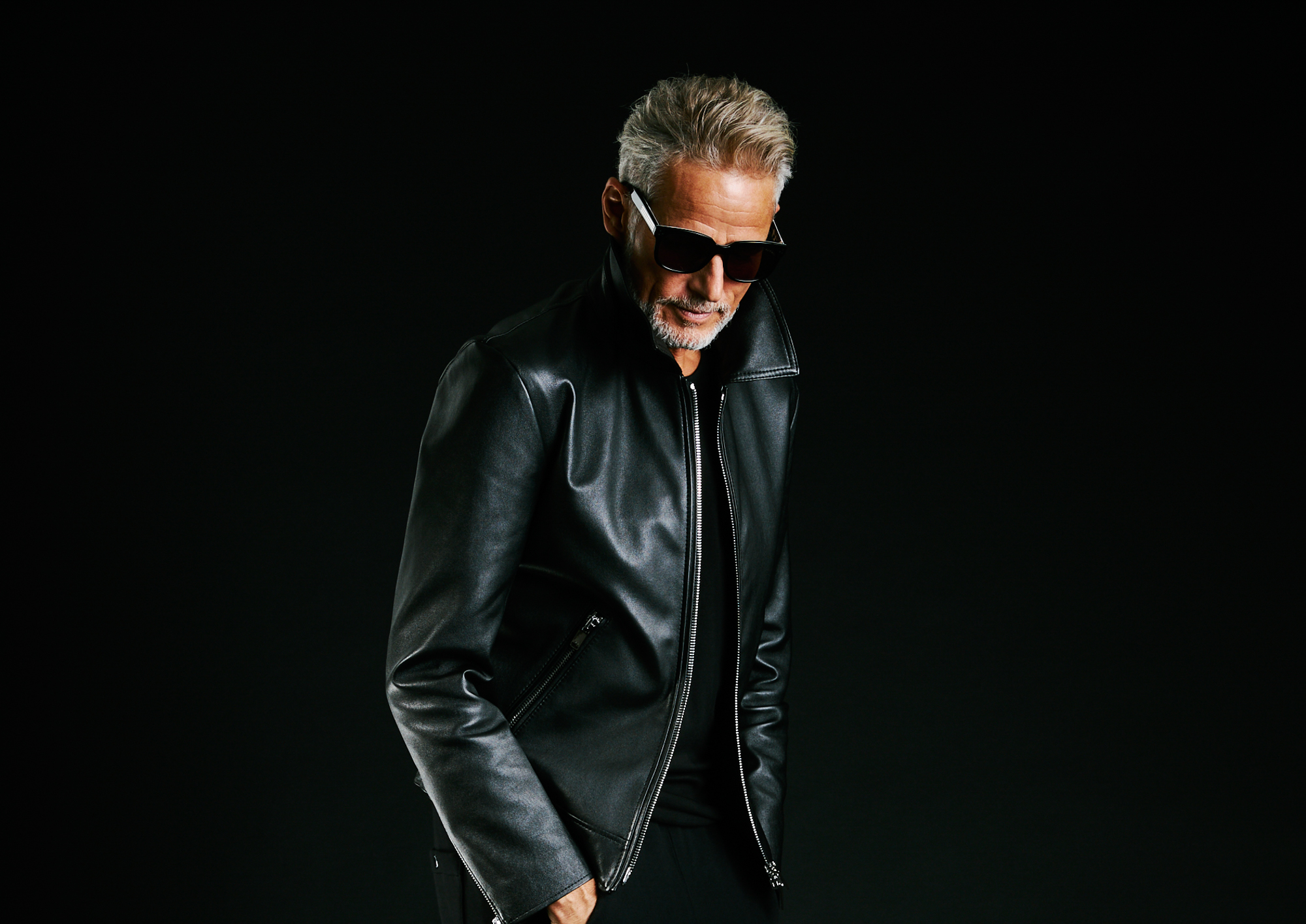 1PIU1UGUALE3 × FIXER (ウノピュウノウグァーレトレ × フィクサー