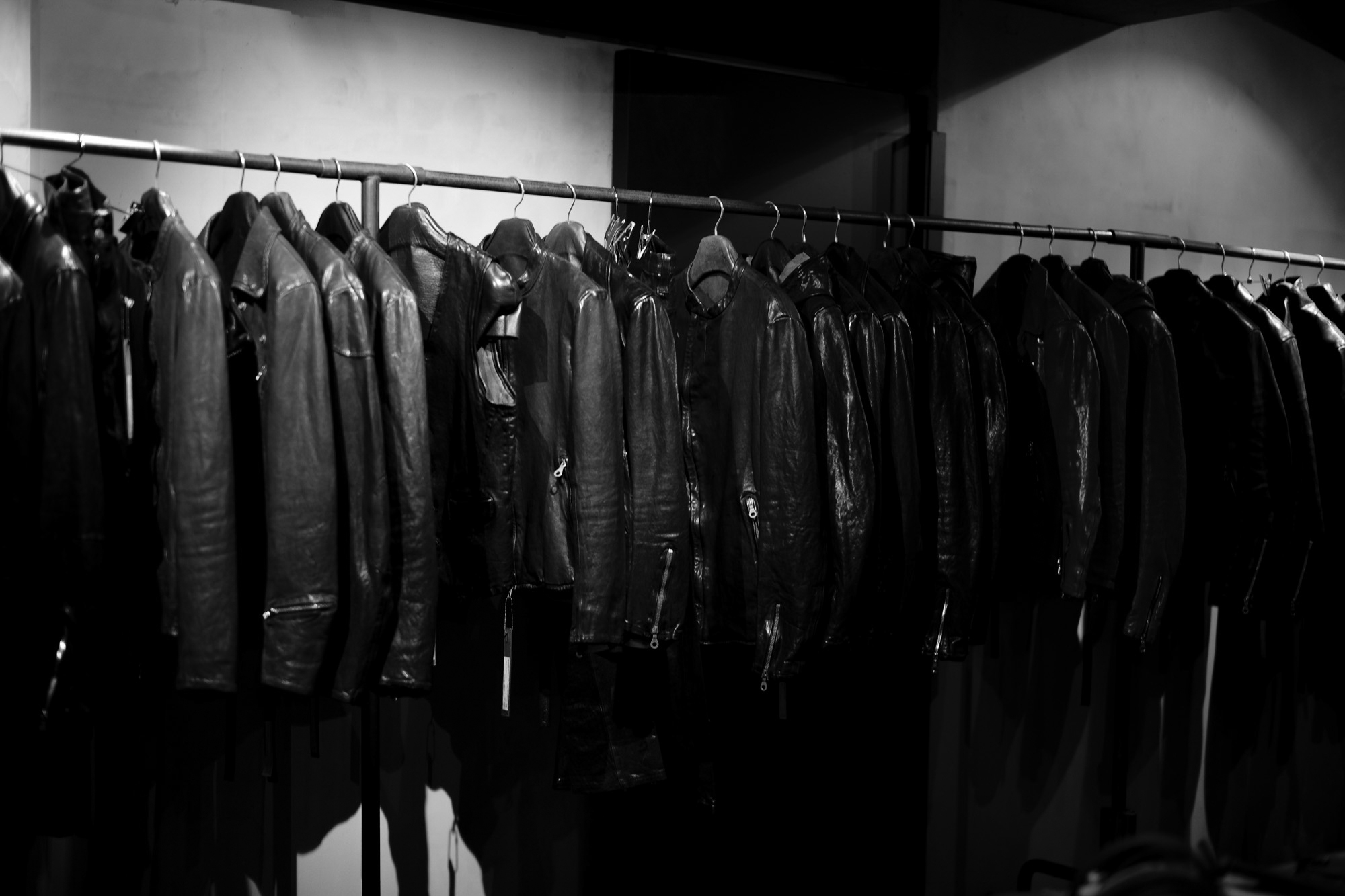 ISAMU KATAYAMA BACKLASH ITALY SHOULDER GARMENT DYED DOUBLE RIDERS No.1254-02 SINGLE RIDERS No.1254-01 イサムカタヤマ バックラッシュ イタリー ショルダー ガーメントダイ ダブルライダース シングルライダース アルトエデリット レザー 革ジャン アウター ジャケット ライダース ブラック 愛知 名古屋 Alto e Diritto altoediritto アルトエデリット