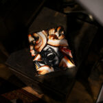 NEUNOA JF 愛知 名古屋 Alto e Diritto altoediritto アルトエデリット JOHN FRUSCIANTE RED HOT CHILI PEPPERS ジョン・フルシアンテ ジョン・アンソニー・フルシアンテは、アメリカのミュージシャン。レッド・ホット・チリ・ペッパーズのギタリスト、ボーカリスト。 「ローリング・ストーンの選ぶ歴史上最も偉大な100人のギタリスト」において、2003年には第18位、2011年の改訂版では第72位となっている。