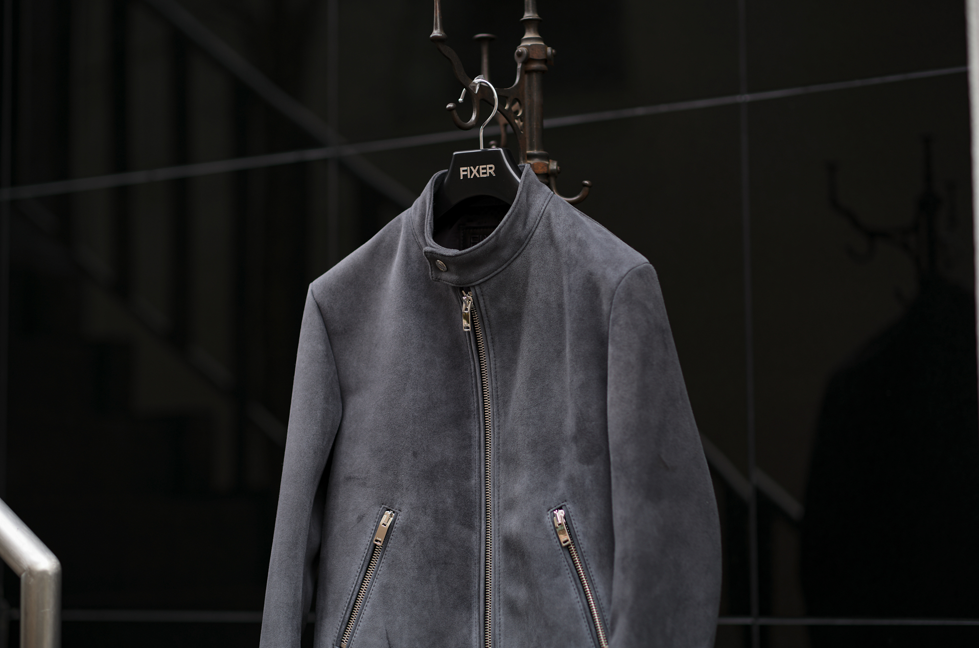 静かに支配する含み — FIXER F0 Cashmere Suede Leather GRAY — フィクサー エフゼロ カシミヤスエード グレー 日本 JAPAN 愛知 名古屋 Alto e Diritto altoediritto アルトエデリット The Color That Dominates in Silence — FIXER F0 Cashmere Suede Leather GRAY —