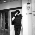 削ぎ落とした黒。— FIXER FPK-07 Sleeveless Structure — FIXER FPK-07 Technical Jersey Sleeveless Hoodie フィクサー 　スリーブレス フーディー テクニカルジャージー　JAPAN 日本 愛知 名古屋 Alto e Diritto altoediritto アルトエデリット テクニカルジャージー仕様のノースリーブパーカー。タイトフィットのサイジングながら着やすく仕上げられたパターンを採用。調節可能なドローストリングフードにリブ編みのウエストバンド。フロントに反転したFIXERのロゴプリント。同素材のパンツとセットアップで着用可能。素材表示：polyester 76% / rayon18% / polyurethane 6%