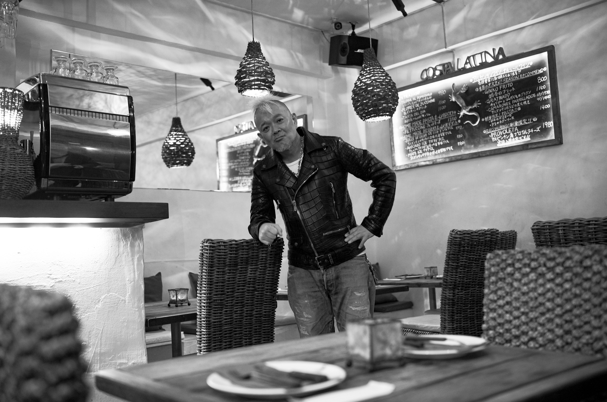 真っすぐという覚悟 — Straight to the Core — JAPAN 日本 愛知 名古屋 Alto e Diritto altoediritto アルトエデリット 片山勇 モヒカン小川 スペシャルデイ ありがとうございます isamukatayama mohikan モヒカン小川は、ファッション雑誌『Lightning(ライトニング)』の名物編集者であり、熱狂的な革ジャン愛好家(レザージャニア)です。自身のYouTubeチャンネル「モヒカン小川のレザーチャンネル」にて、革ジャン、ブーツ、レザーアイテムの魅力を個人的視点で熱く解説しています。 MOHICAN OGAWA https://www.youtube.com/@ogawamohican1240