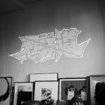 Baki-Dou 刃牙道 伝説の剣豪”宮本武蔵と、刃牙ら最強の地下闘技場戦士たちが繰り広げる壮絶な死闘がついに全世界へと放たれる。新たな“最強”伝説、その幕開けに刮目せよッッ！ "地上最強の親子喧嘩"を経て退屈な日々を送る範馬刃牙。だが刃牙と地下闘技場の戦士たちは、日本最強の剣豪・宮本武蔵が時を超えて復活するという、とてつもない脅威に直面する。JAPAN 日本