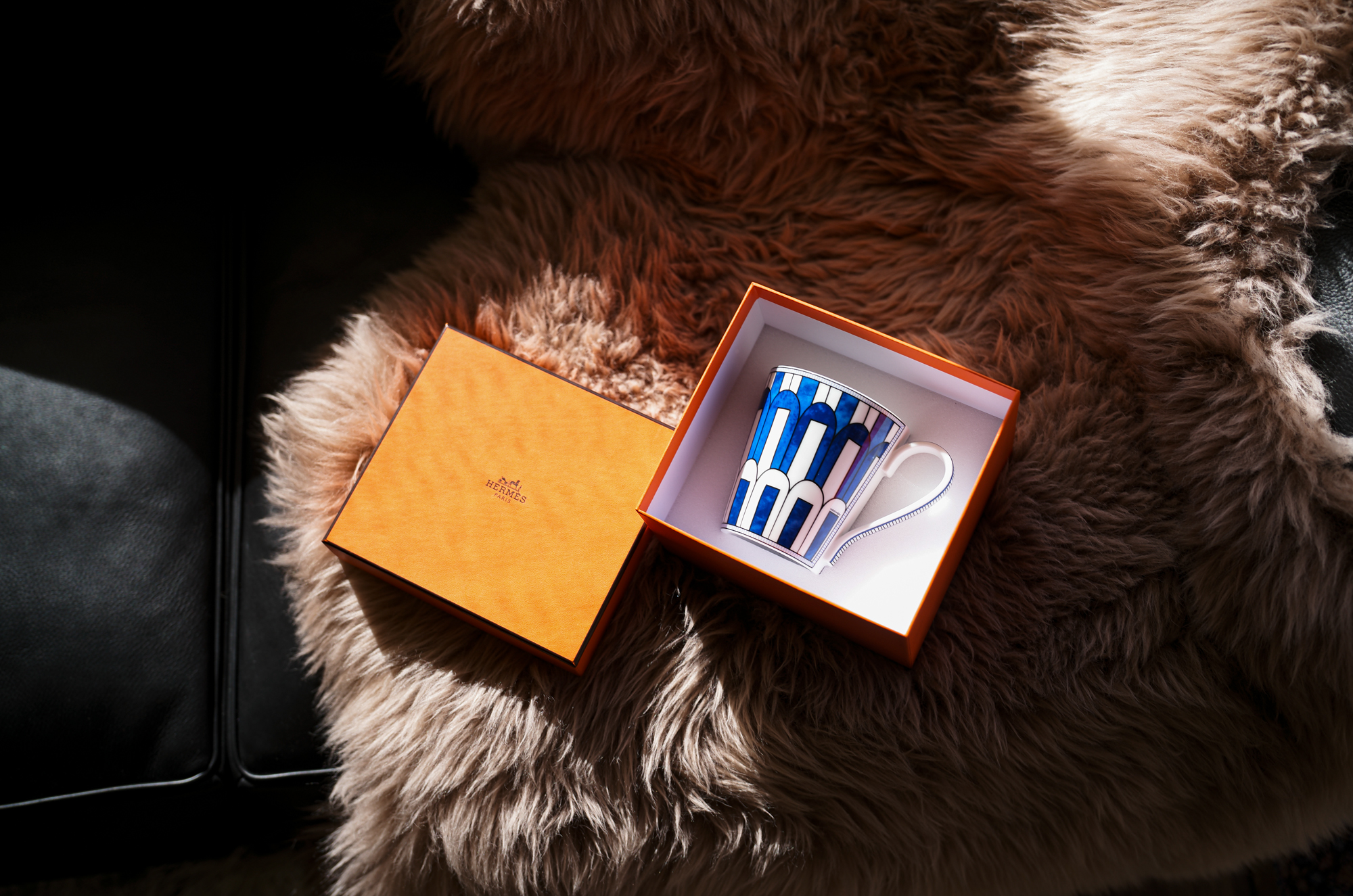 黒を生きる人間にだけ、青は届く。｜BLEUS d’AILLEURS ブルーダイユール マグ JAPAN 日本　愛知 名古屋 Alto e Diritto altoediritto アルトエデリット Blue Reaches Only Those Who Live in Black｜BLEUS d’AILLEURS